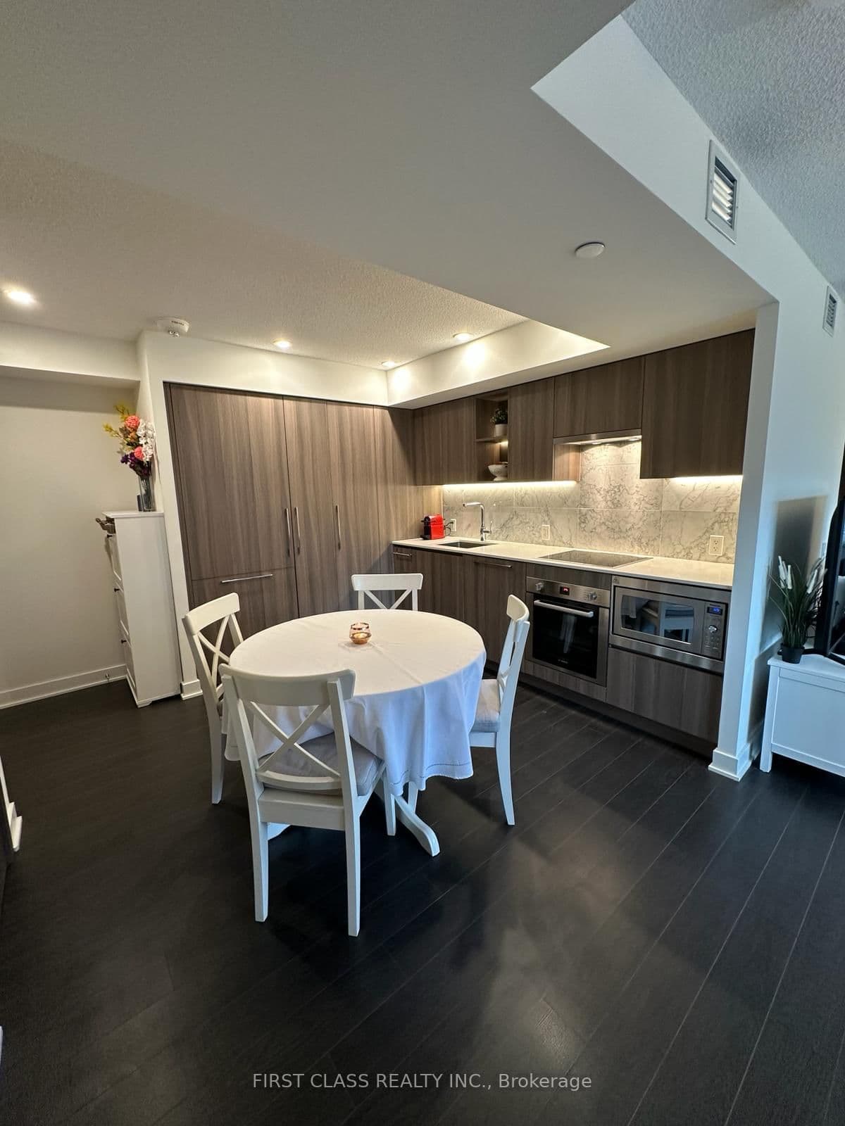 19 Bathurst Street, Unit 1111
