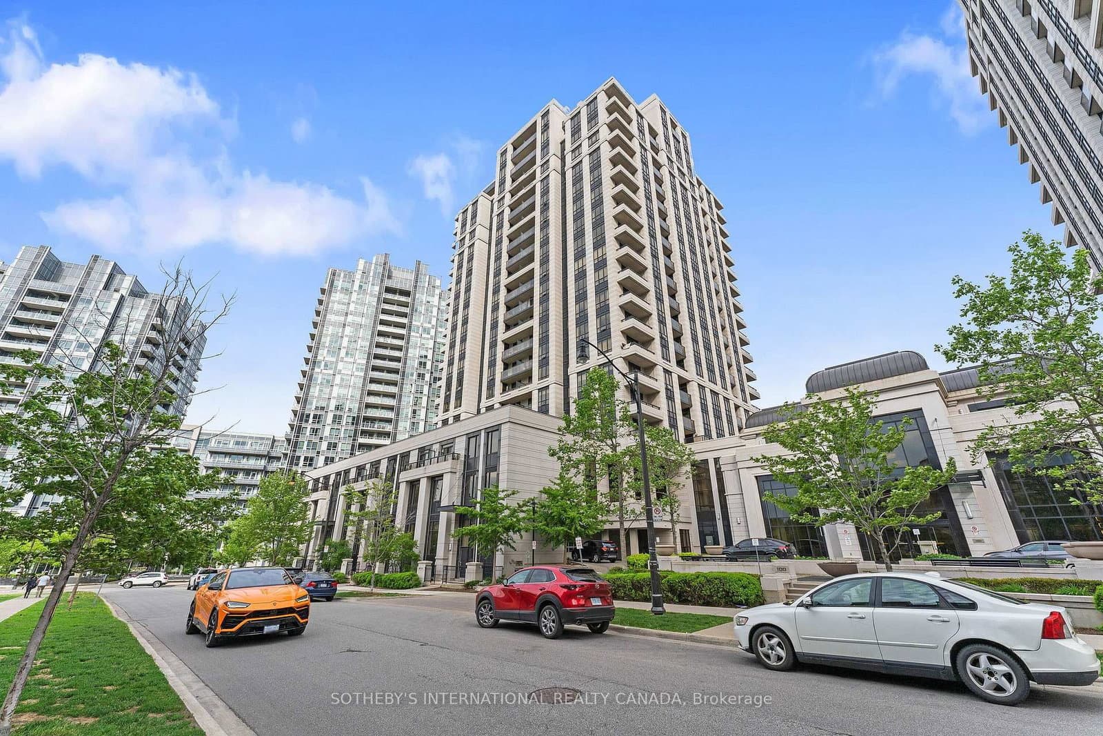 #824 - 100 Harrison Garden Boulevard