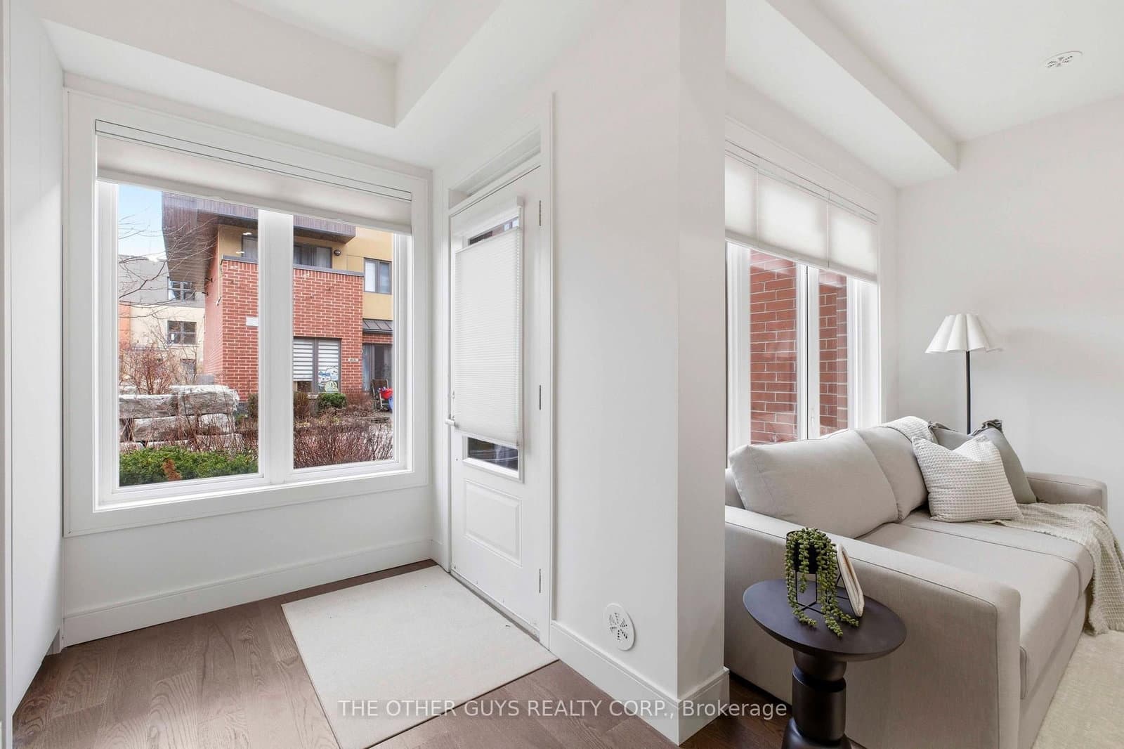 9R Clintwood Gate, Unit 18