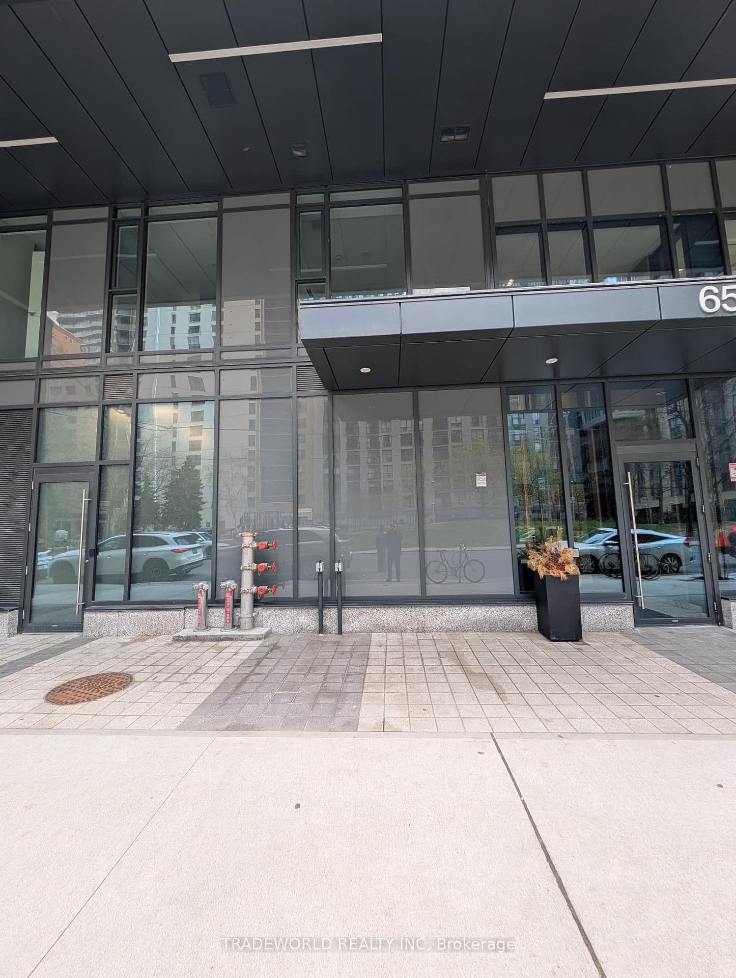 #906 - 65 Mutual Street