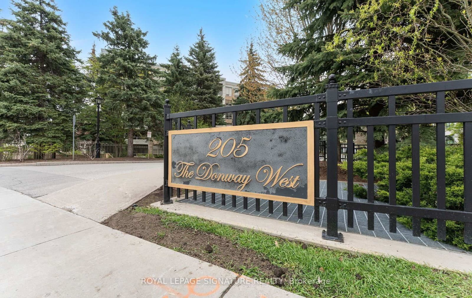 #406 - 205 The Donway W