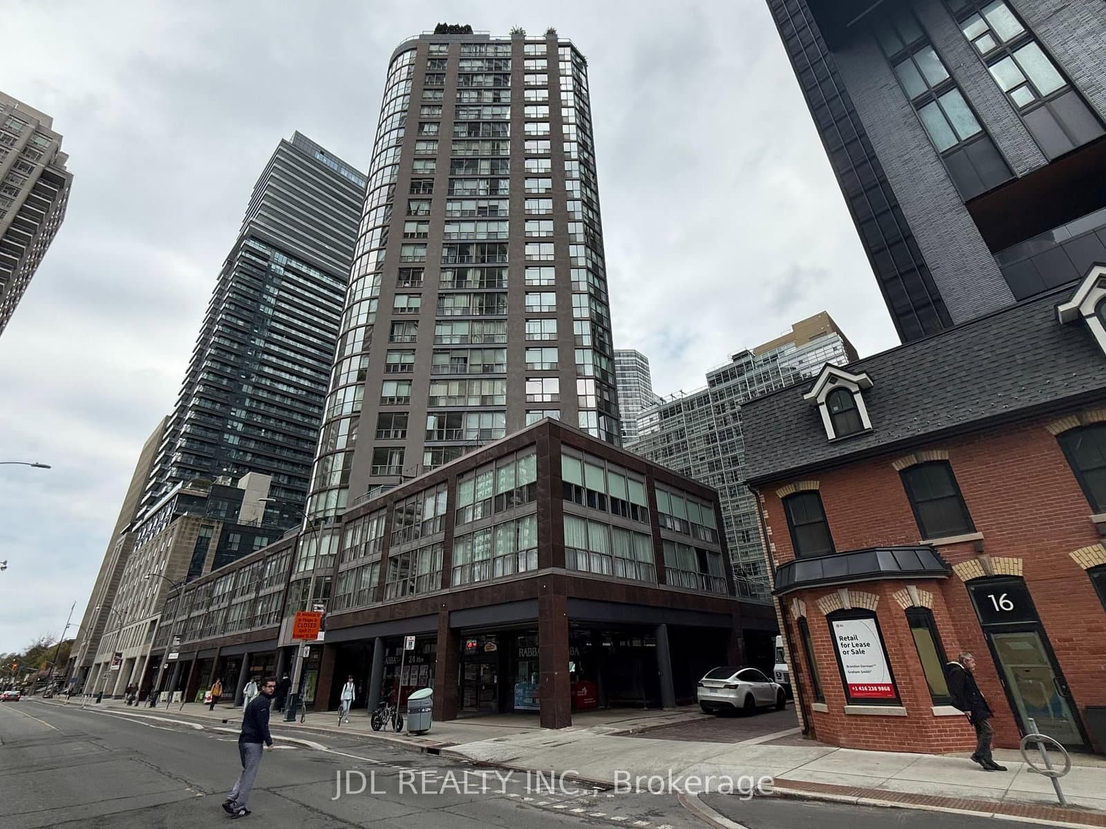 #2002 - 24 Wellesley Street W