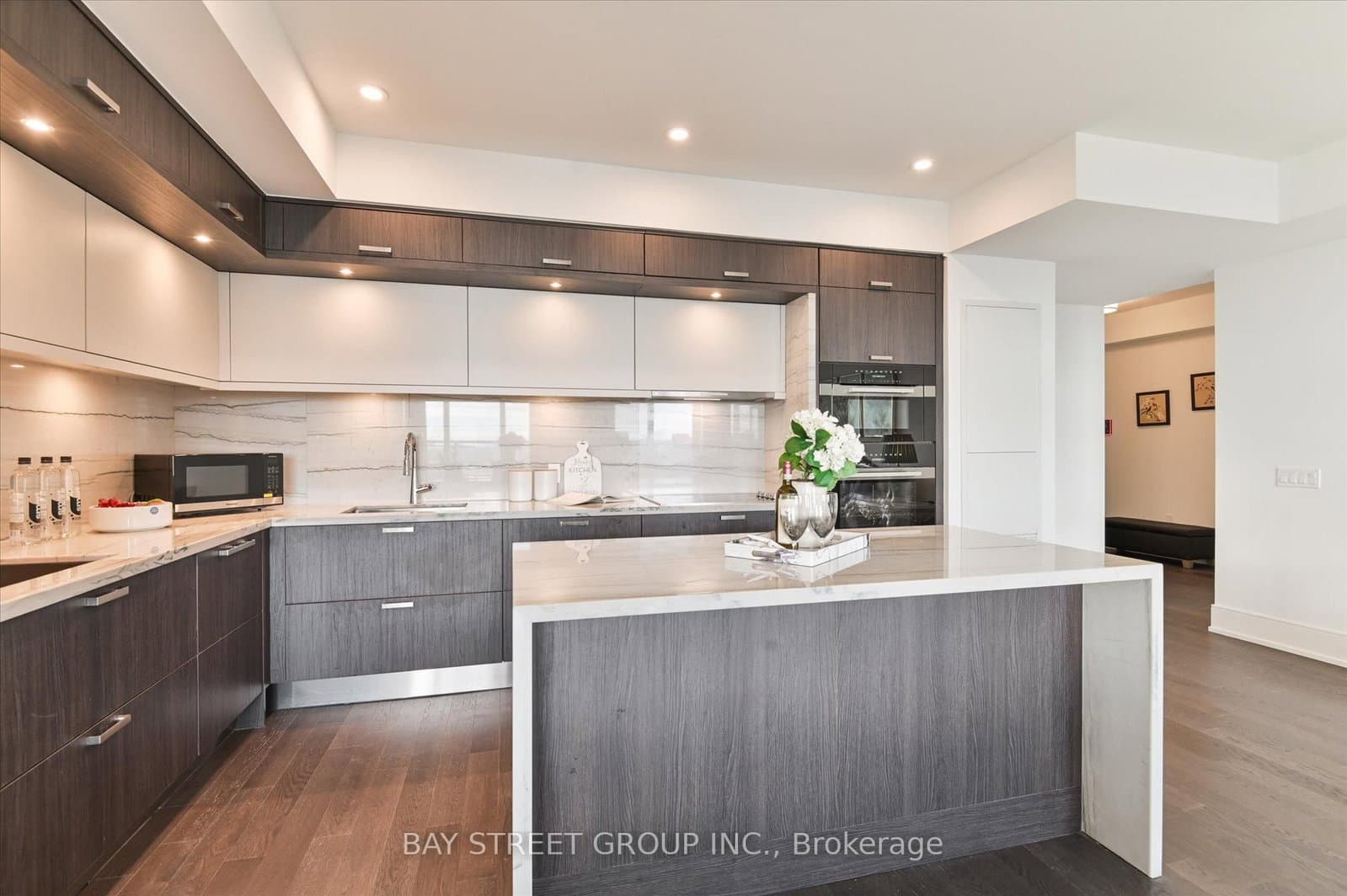 30 Inn On The Park Drive, Unit 2707