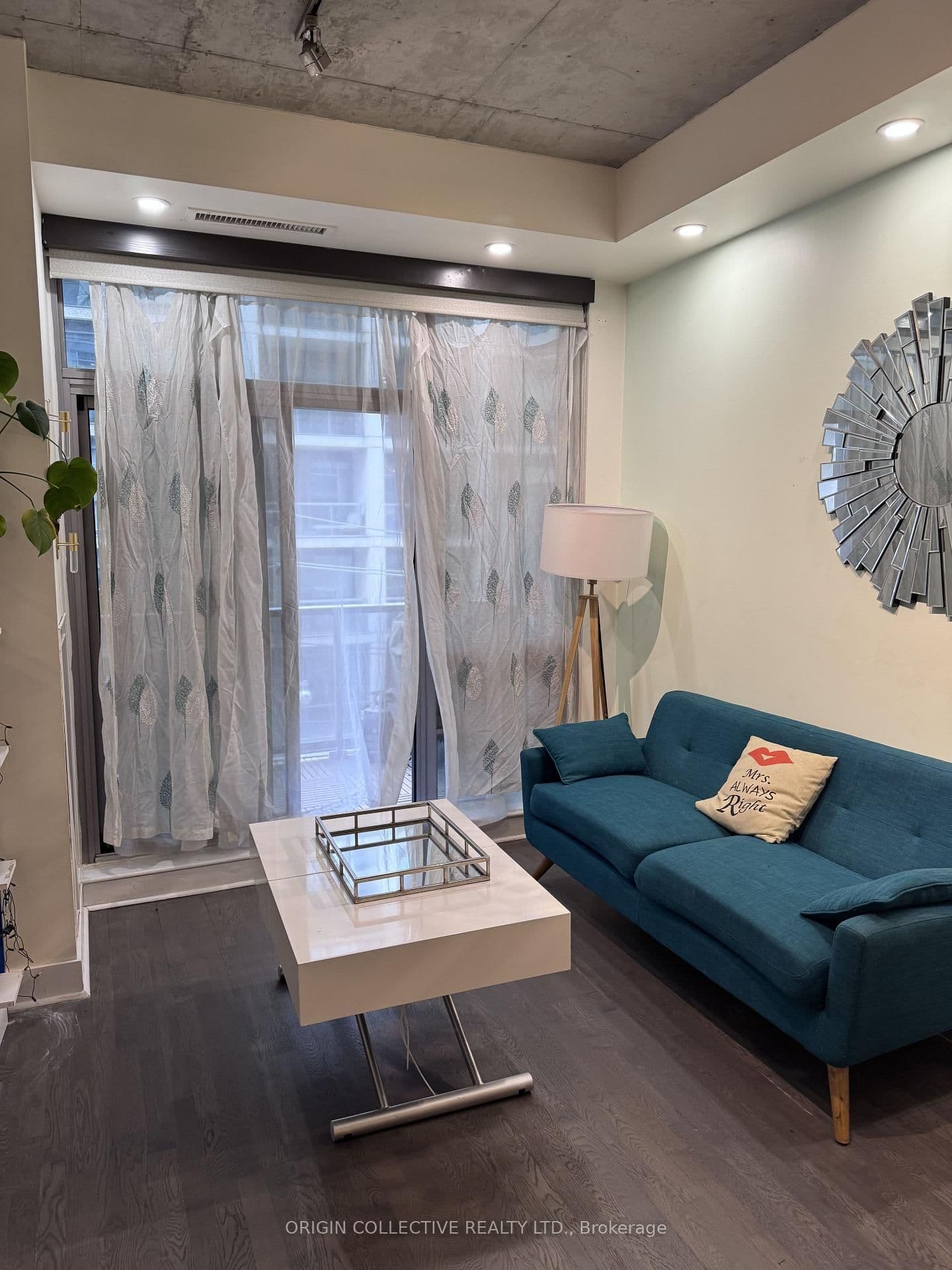 #417 - 399 Adelaide Street W