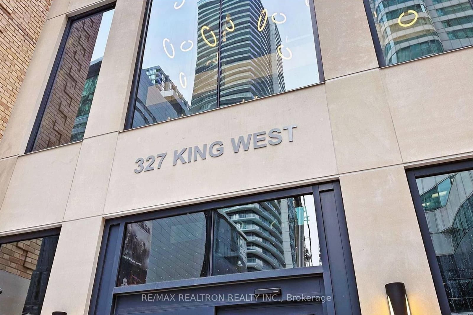 #4105 - 327 King Street W