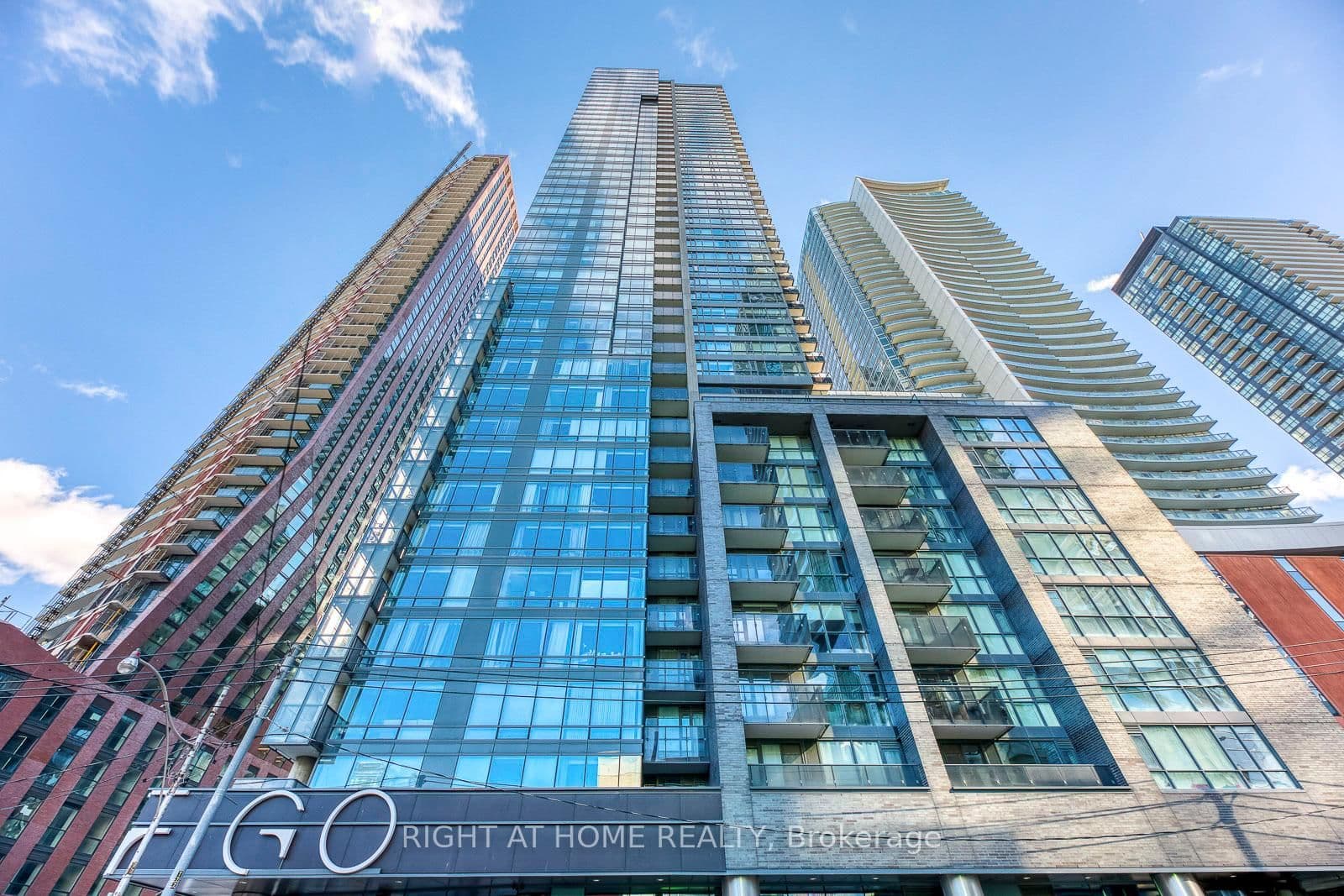 #1306 - 295 Adelaide Street W