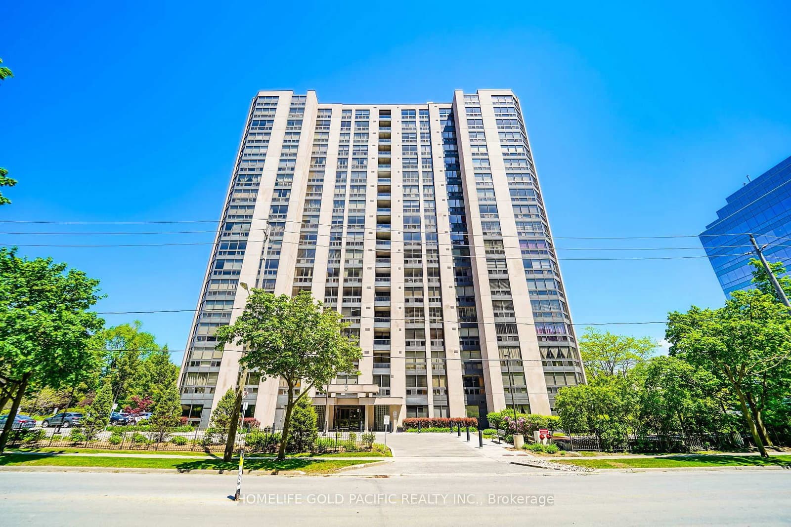 #907 - 5 Kenneth Avenue