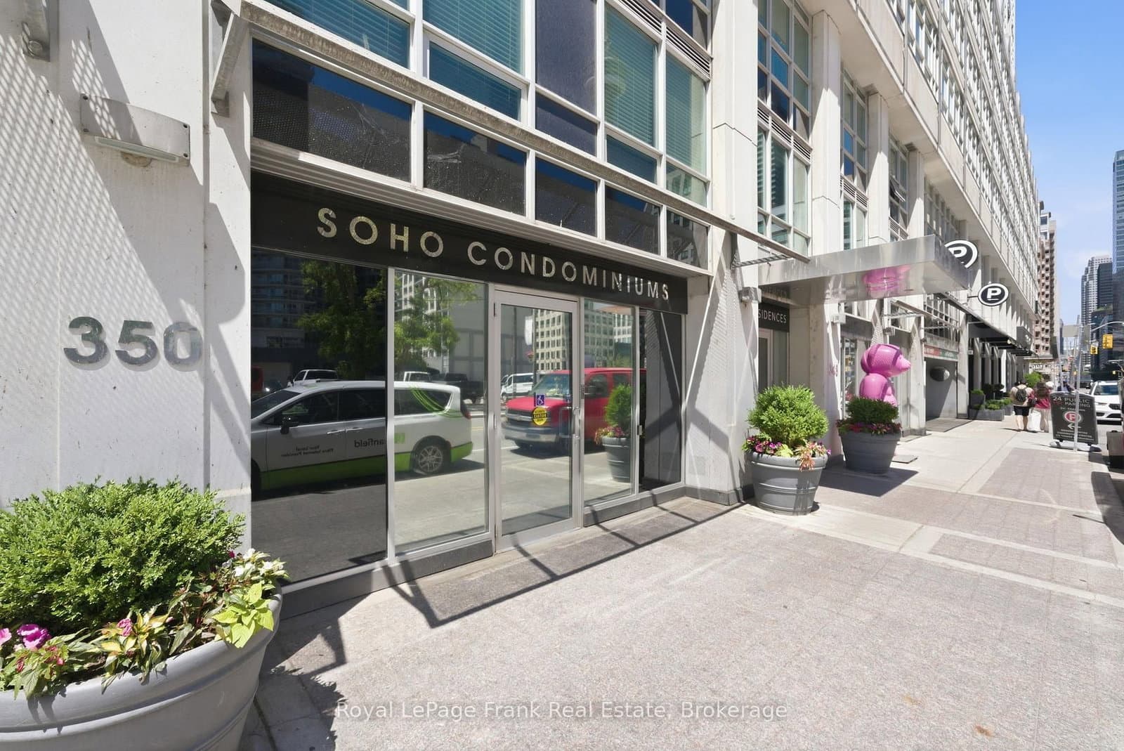 #M24 - 350 Wellington Street W