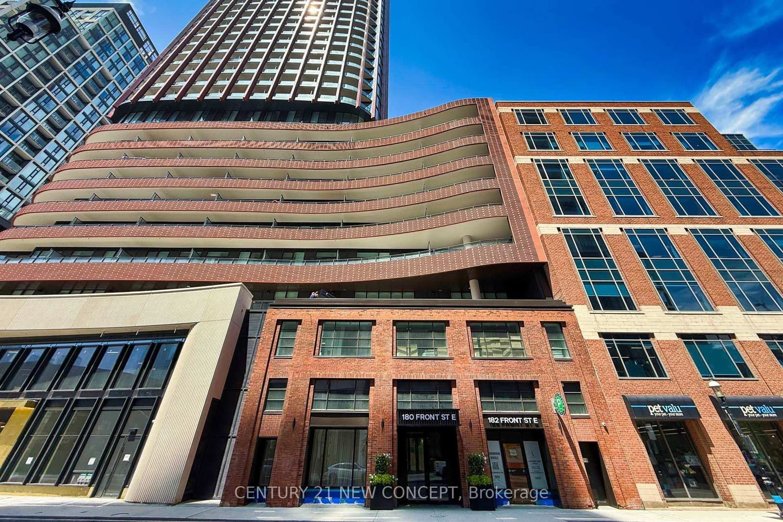 #3810 - 180 Front Street E