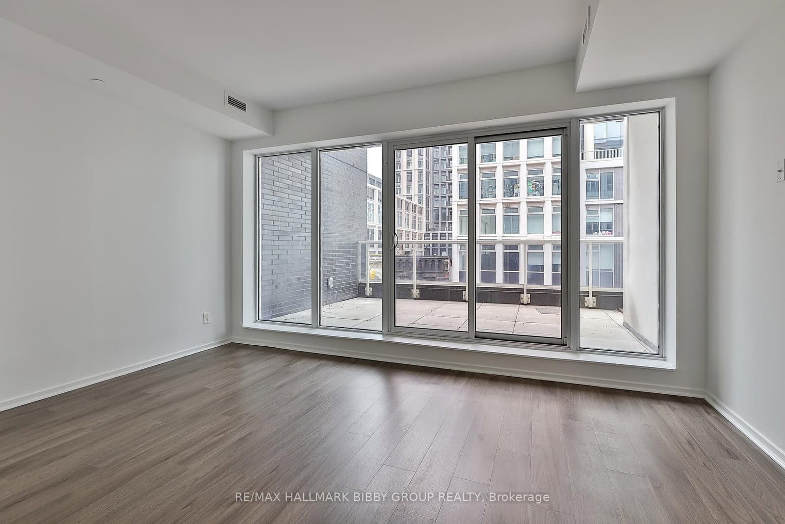 #422 - 783 Bathurst Street