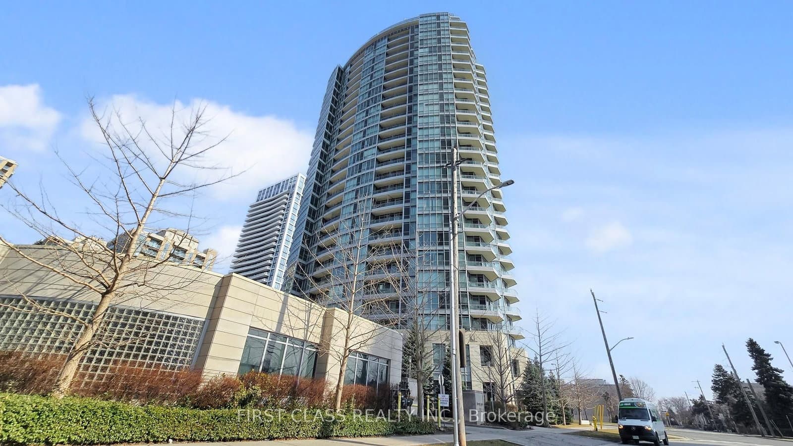 #612 - 18 Holmes Avenue