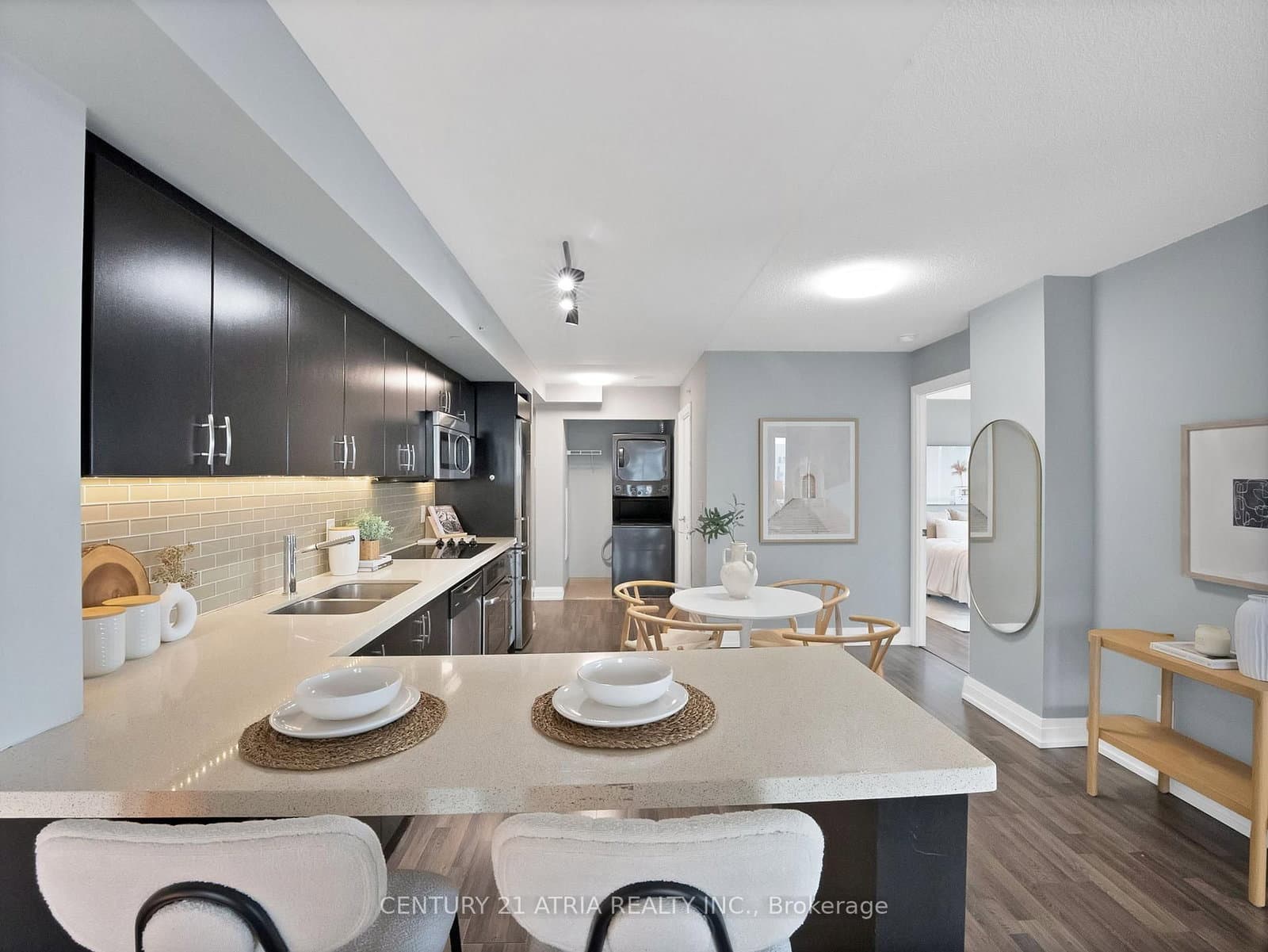 #1109W - 565 Wilson Avenue