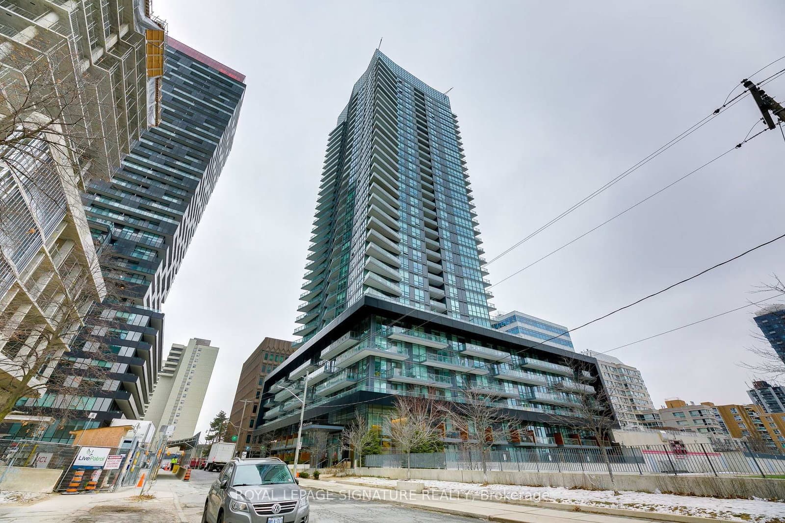 #806 - 30 Roehampton Avenue