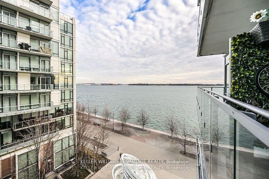 #616 - 29 Queens Quay E
