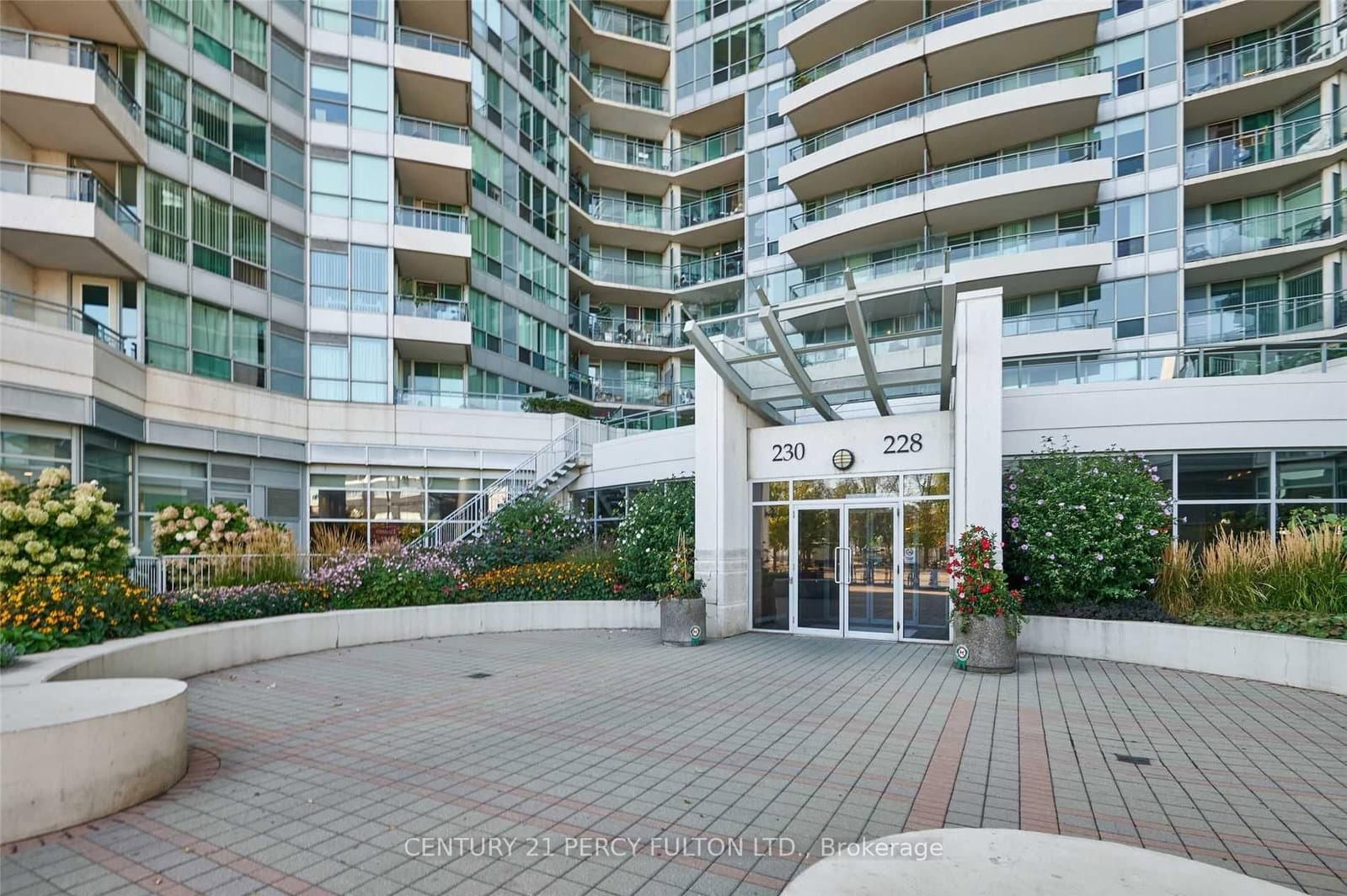 #1016 - 230 Queens Quay W