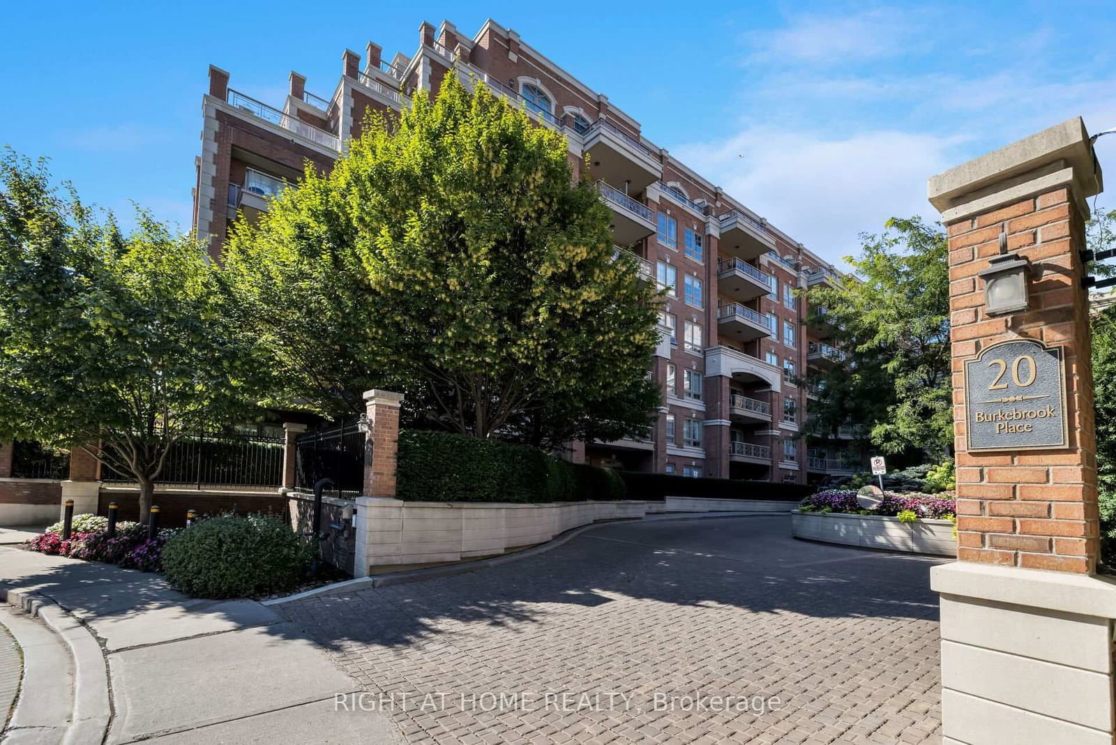#306 - 20 Burkebrook Place