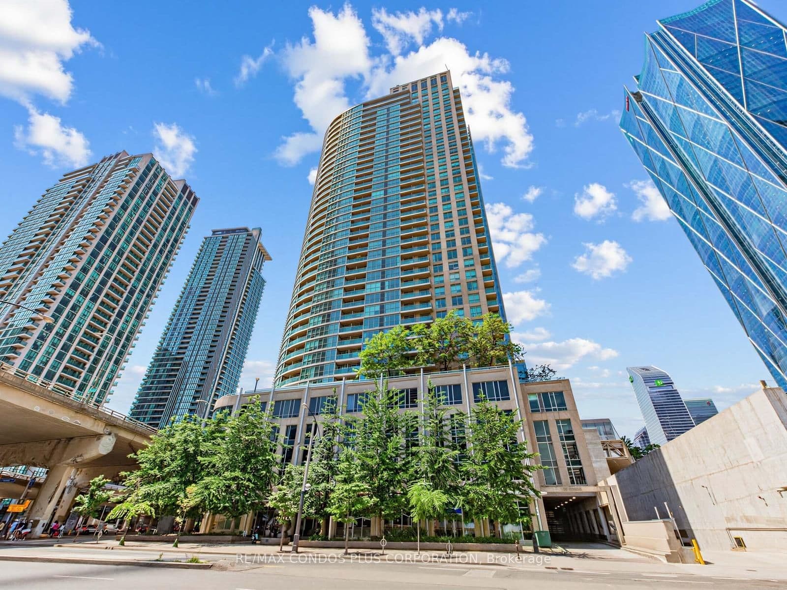 #1012 - 18 Yonge Street
