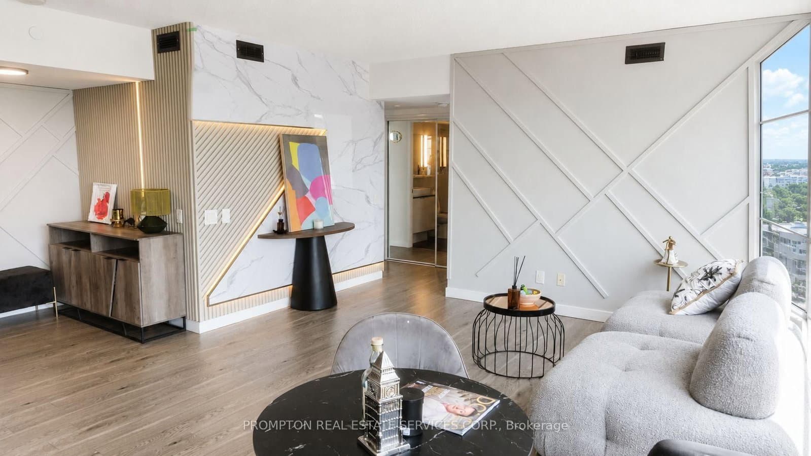 #717 - 72 Esther Shiner Boulevard