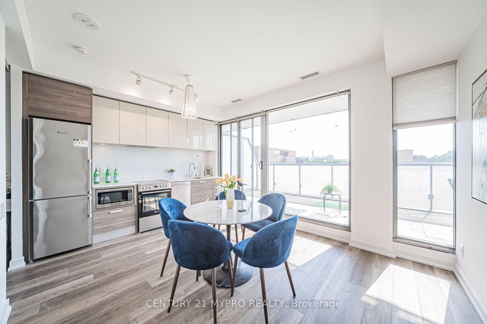 #417 - 57 St. Joseph Street