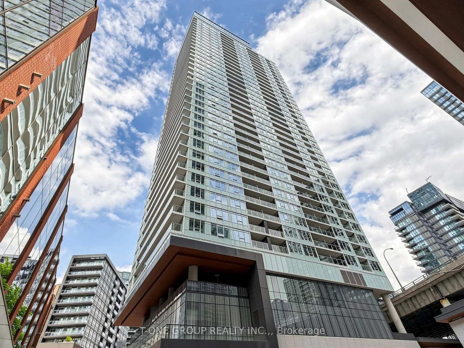 #1502 - 19 Bathurst Street