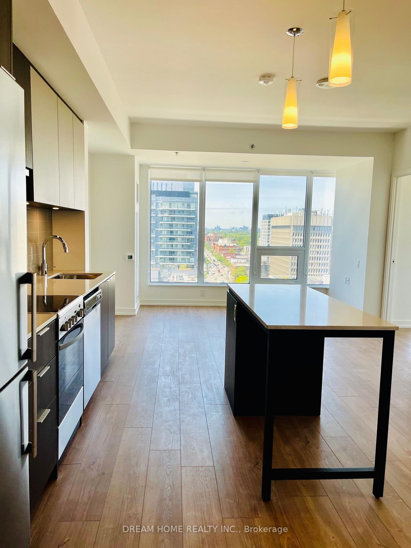 203 College Street, Unit 1404