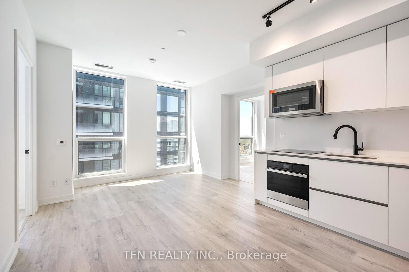 #4704 - 327 King Street W