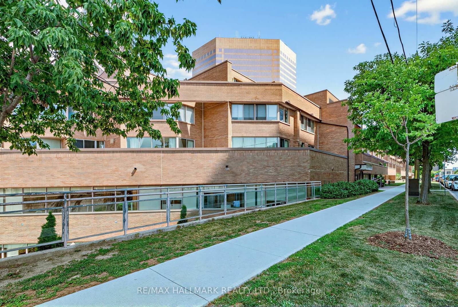#102 - 3 Duplex Avenue