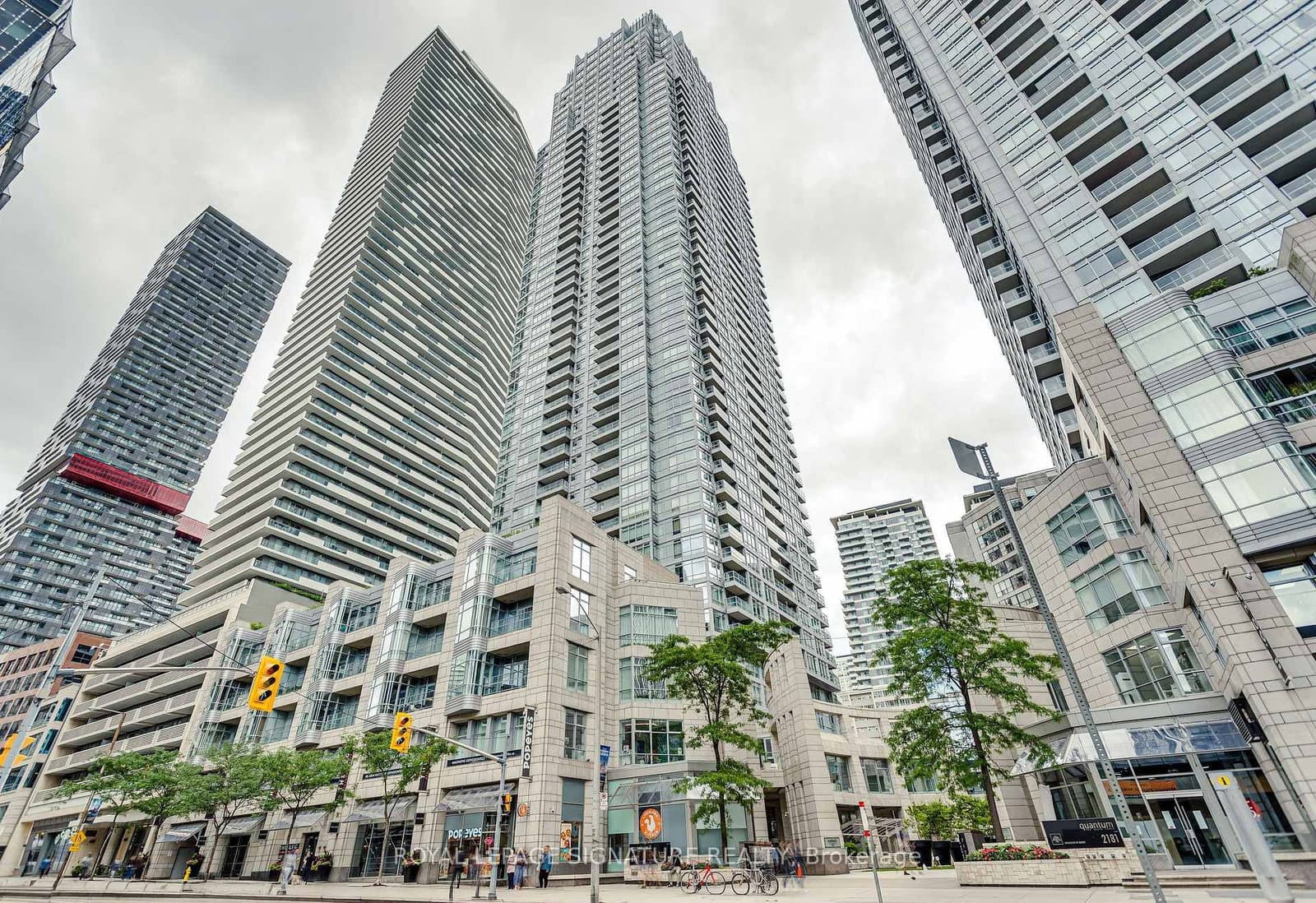 #910 - 2191 Yonge Street