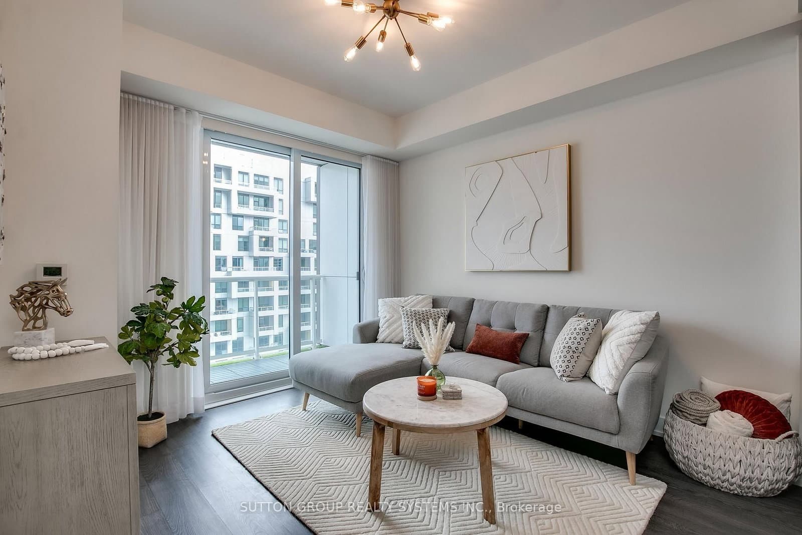 #910 - 80 Vanauley Street