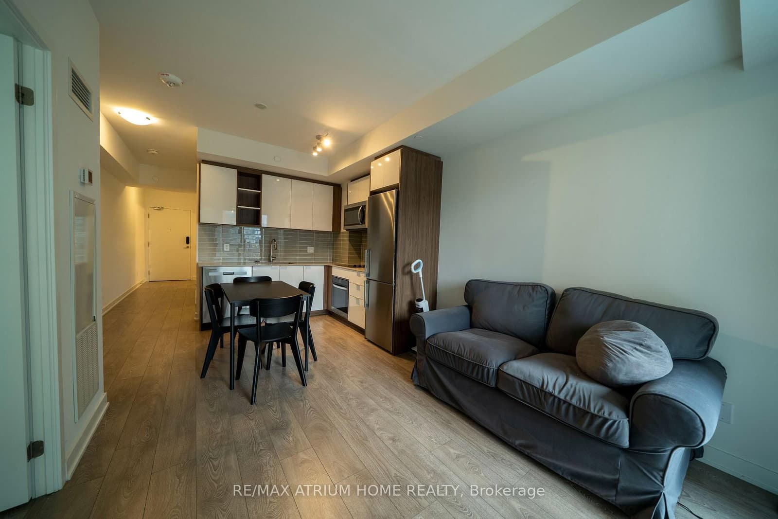 543 Richmond Street W, Unit 725
