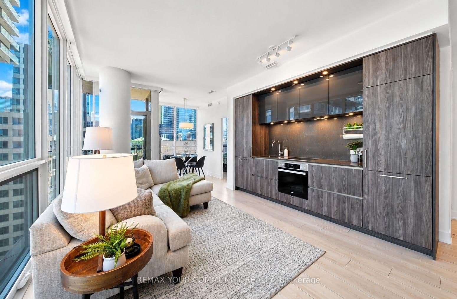 #1806 - 15 Mercer Street