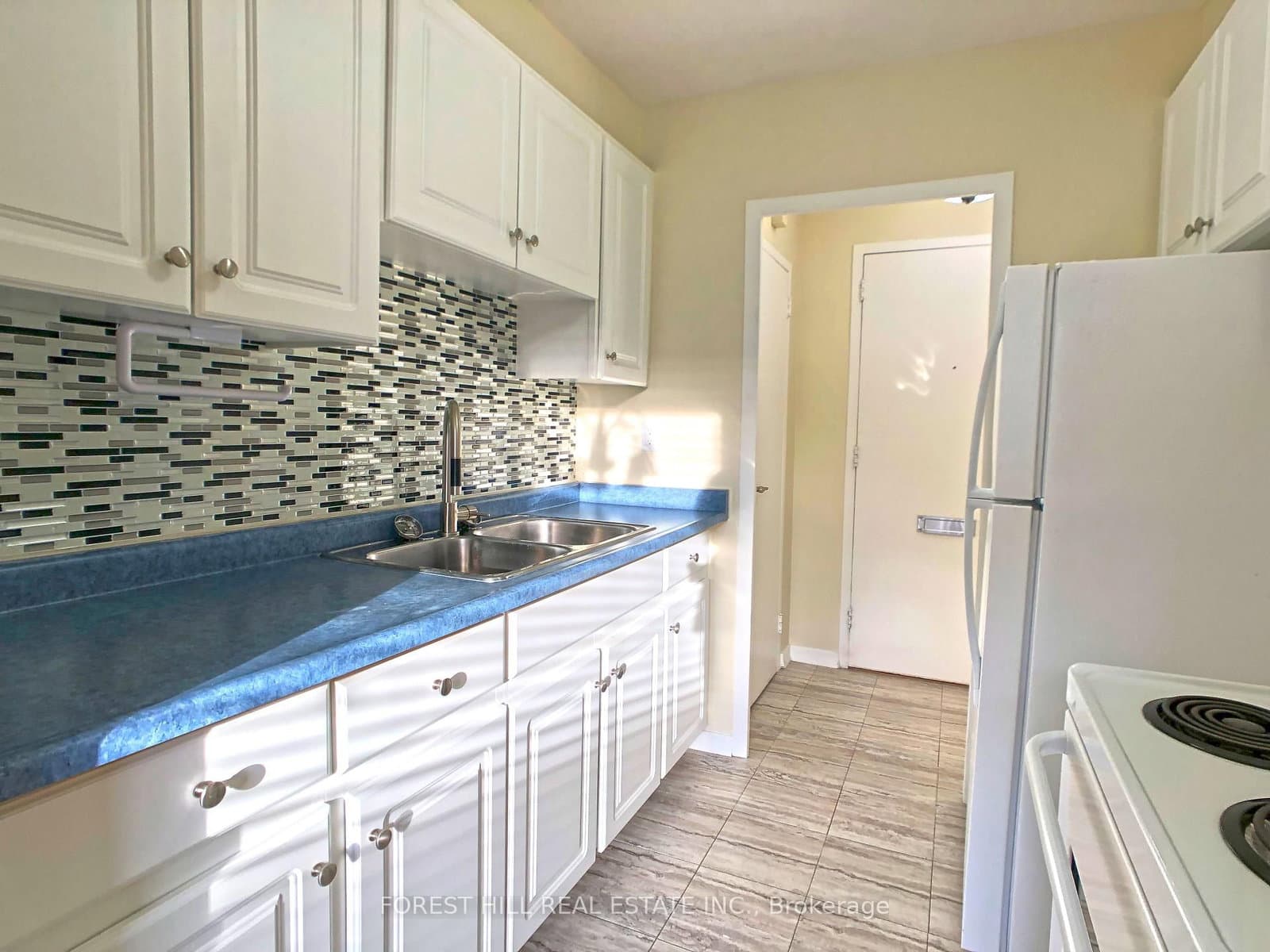 #502 - 335 Lonsdale Road