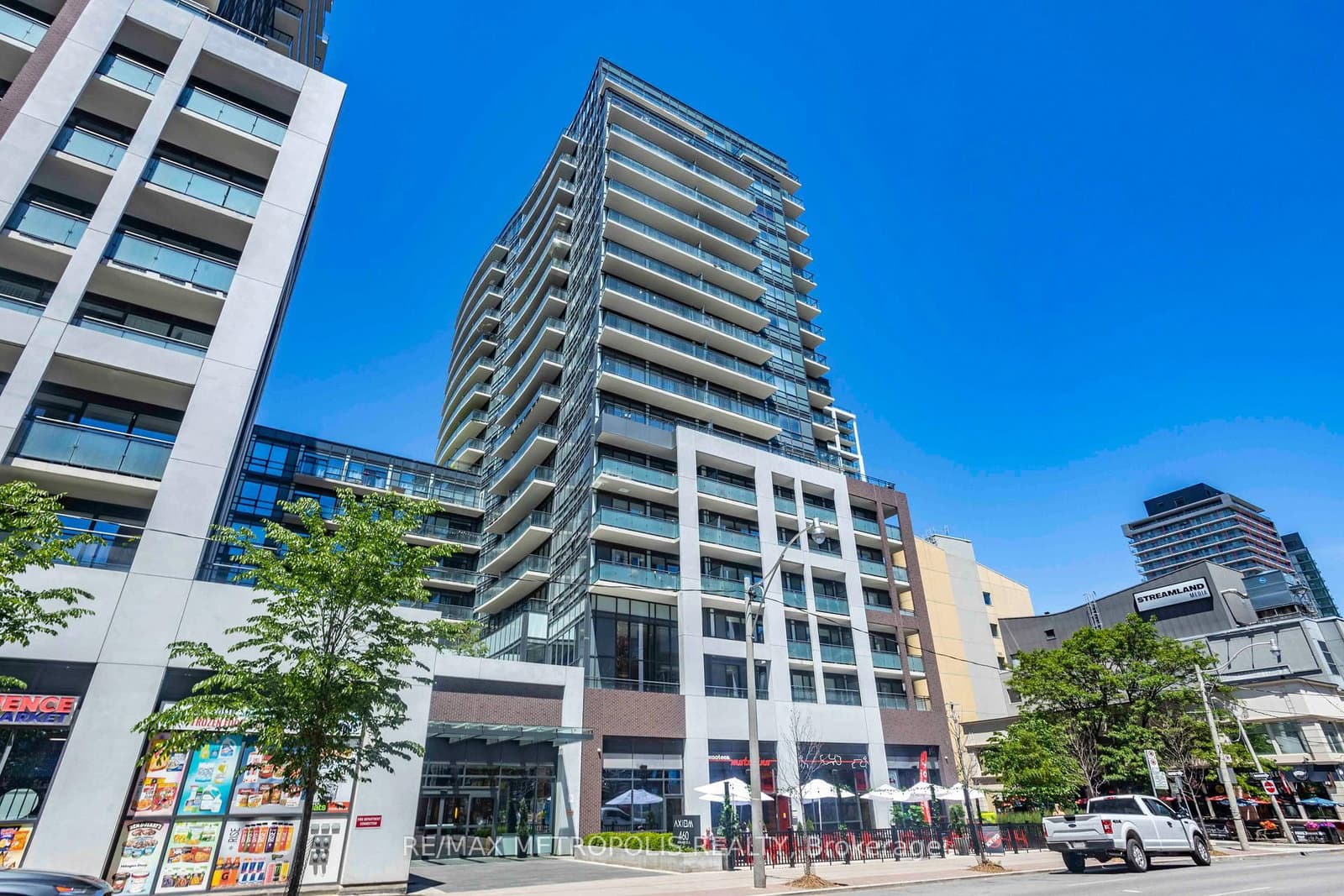 #520 - 460 Adelaide Street E