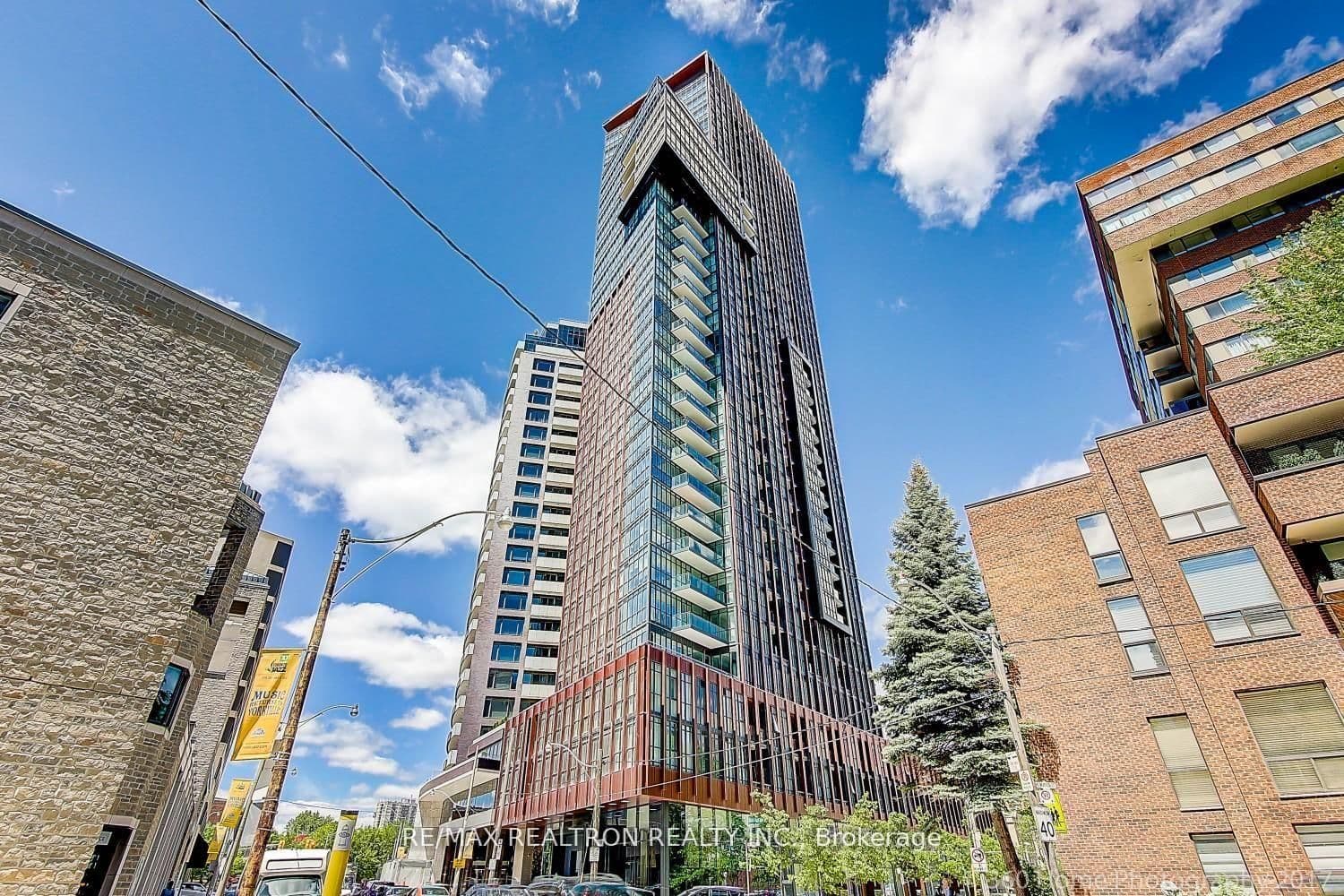 #106 - 32 DAVENPORT Road