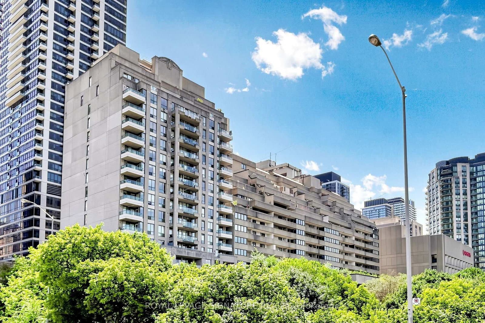#1801 - 388 Bloor Street E
