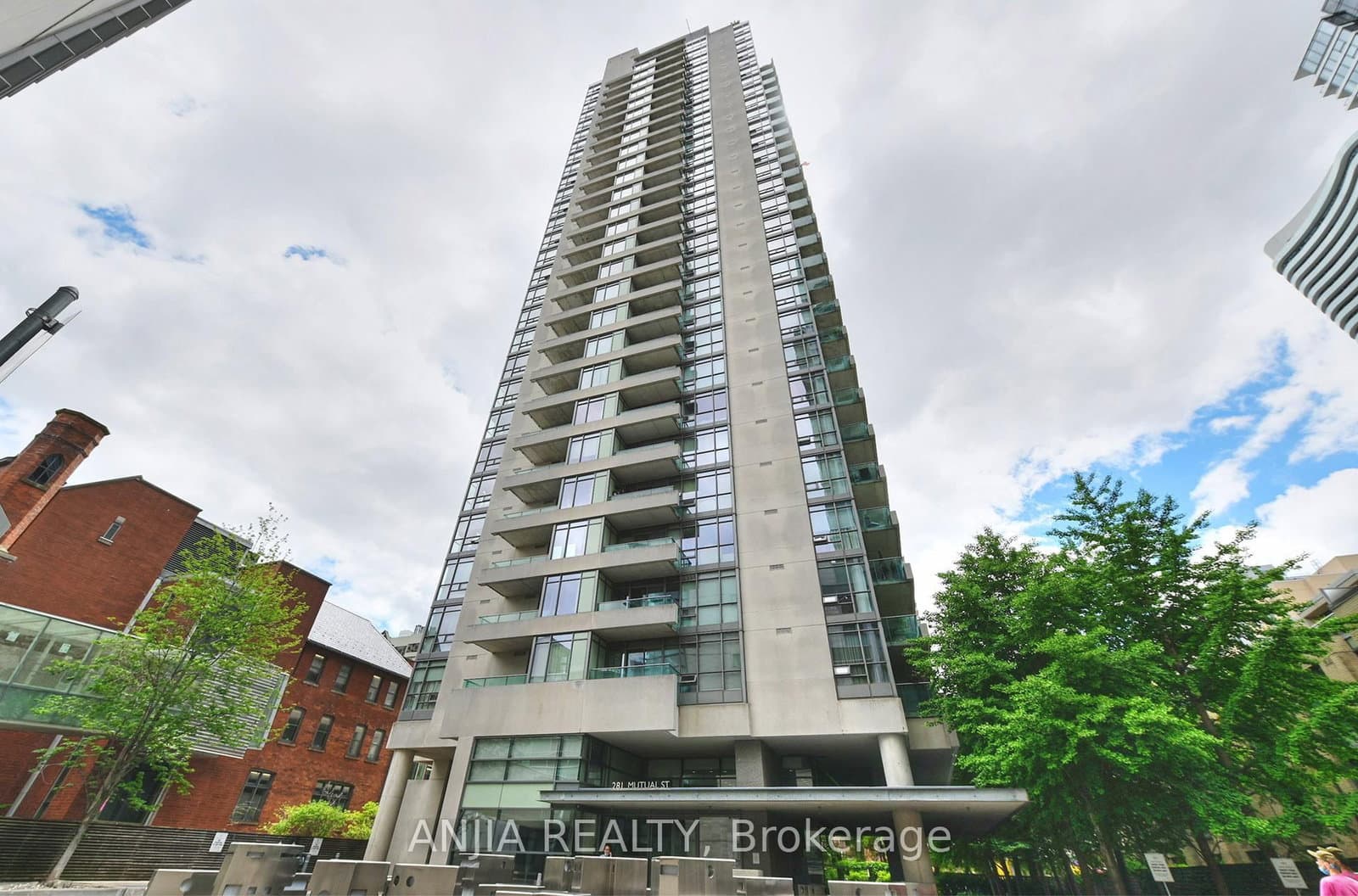 #1001 - 281 Mutual Street