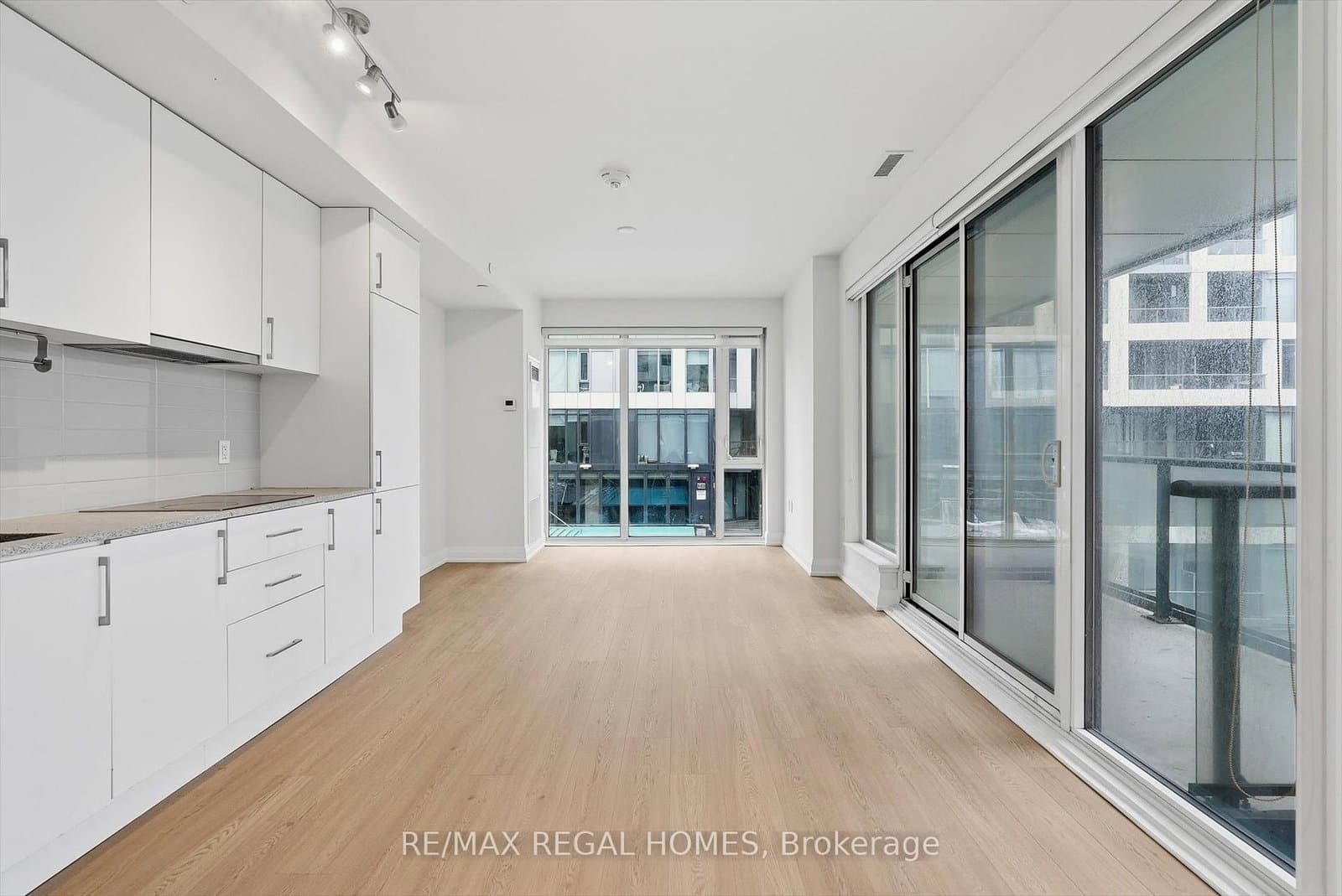 576 Front Street W, Unit 1008E