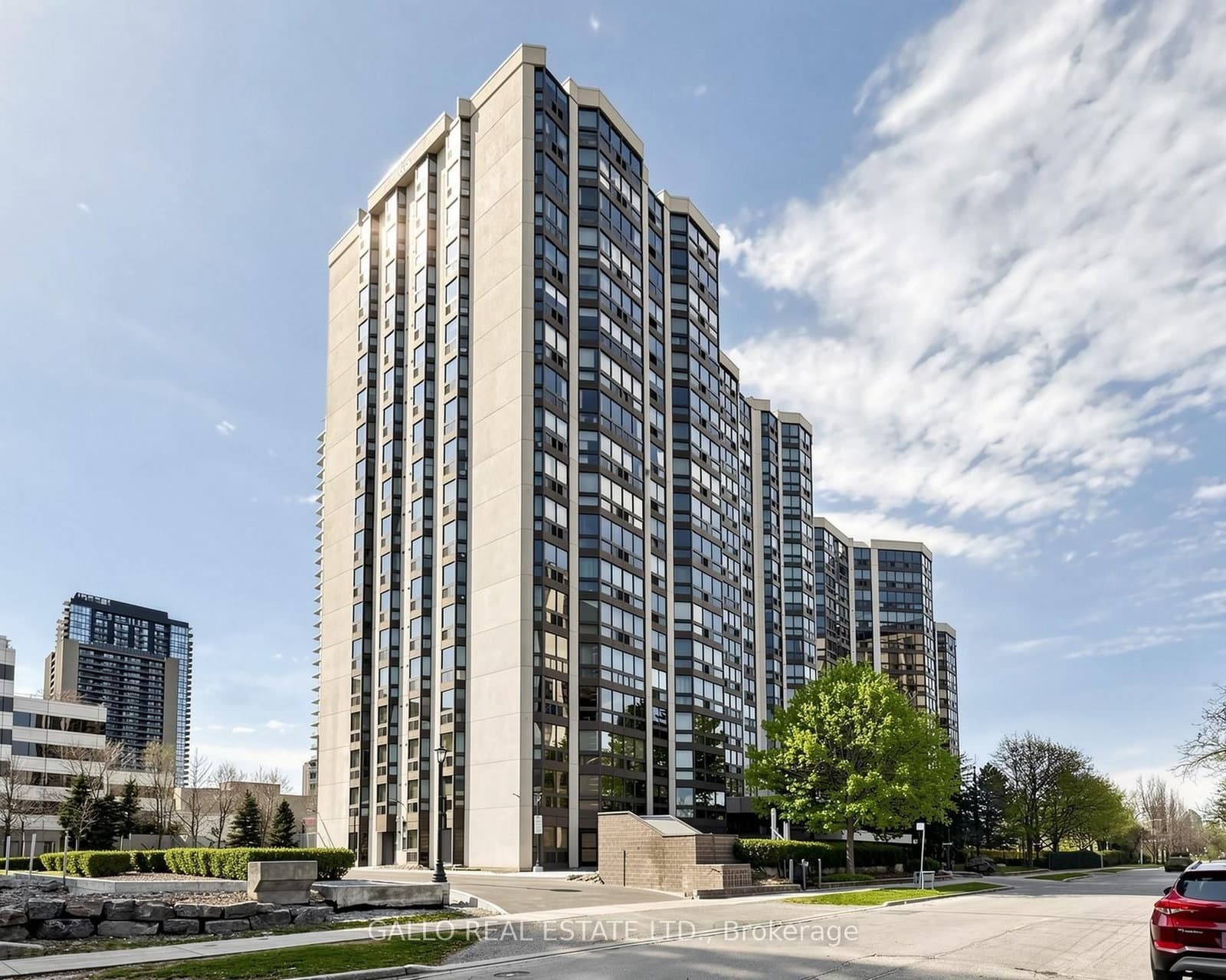 #203 - 10 Kenneth Avenue