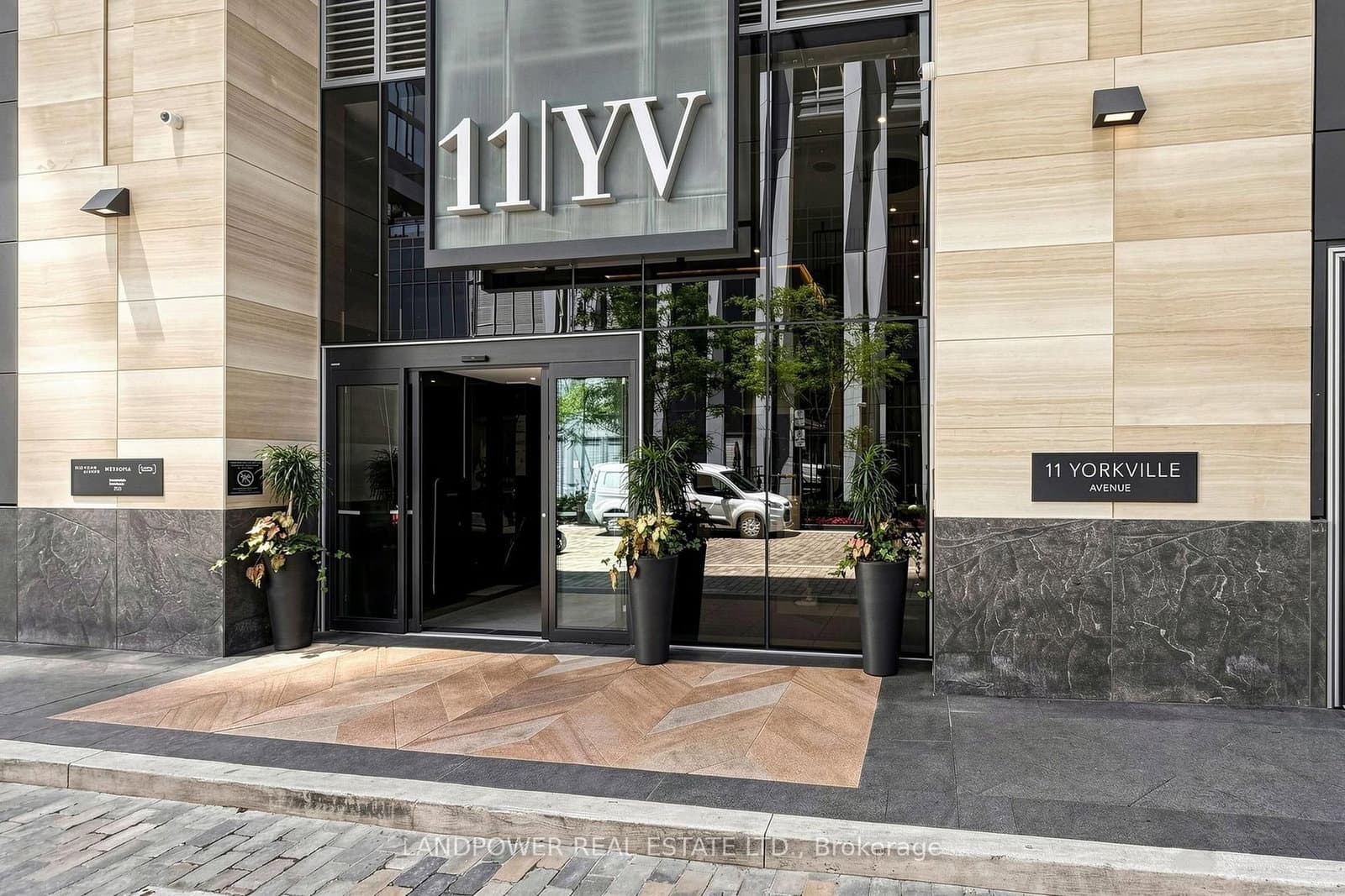 11 Yorkville Avenue, Unit 1307