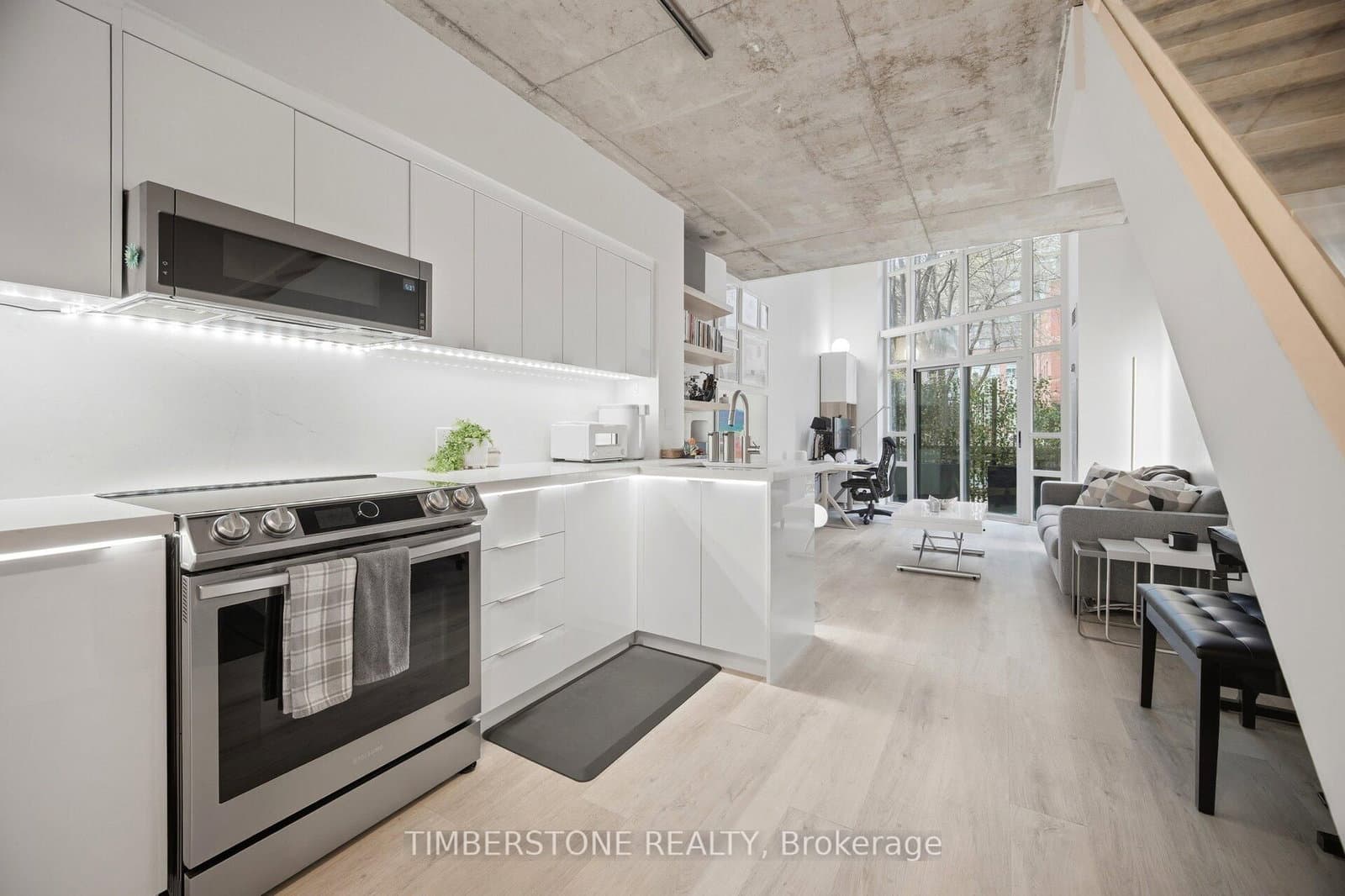 #122 - 255 Richmond Street E