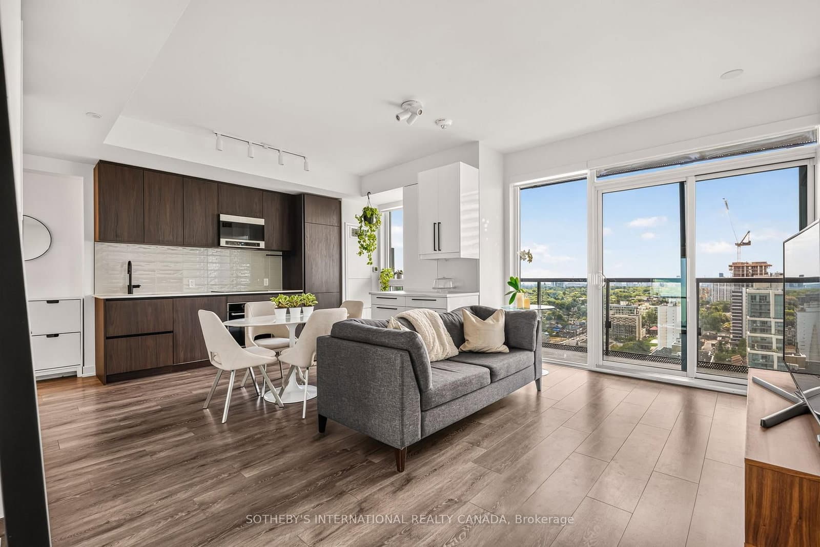 127 W BROADWAY Avenue, Unit 2302