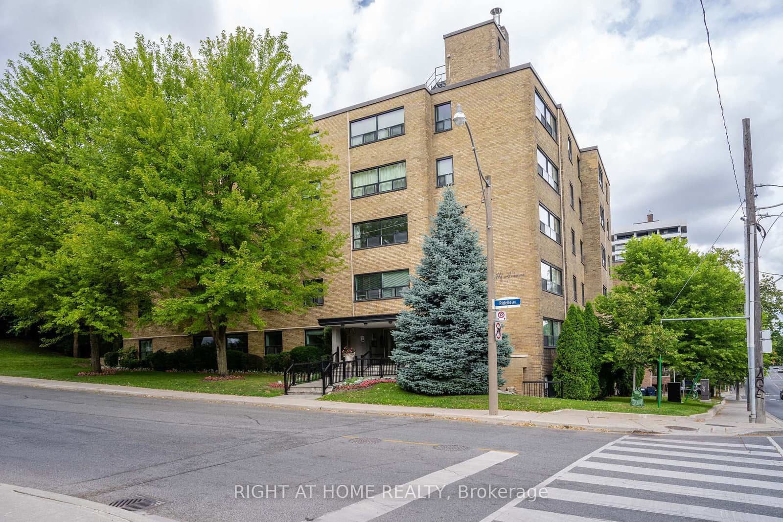 #502 - 2 Ridelle Avenue