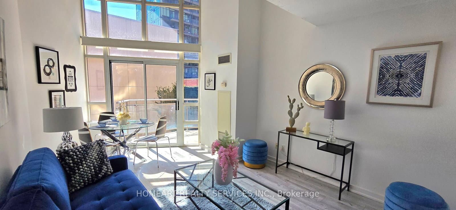 #404 - 255 Richmond Street E