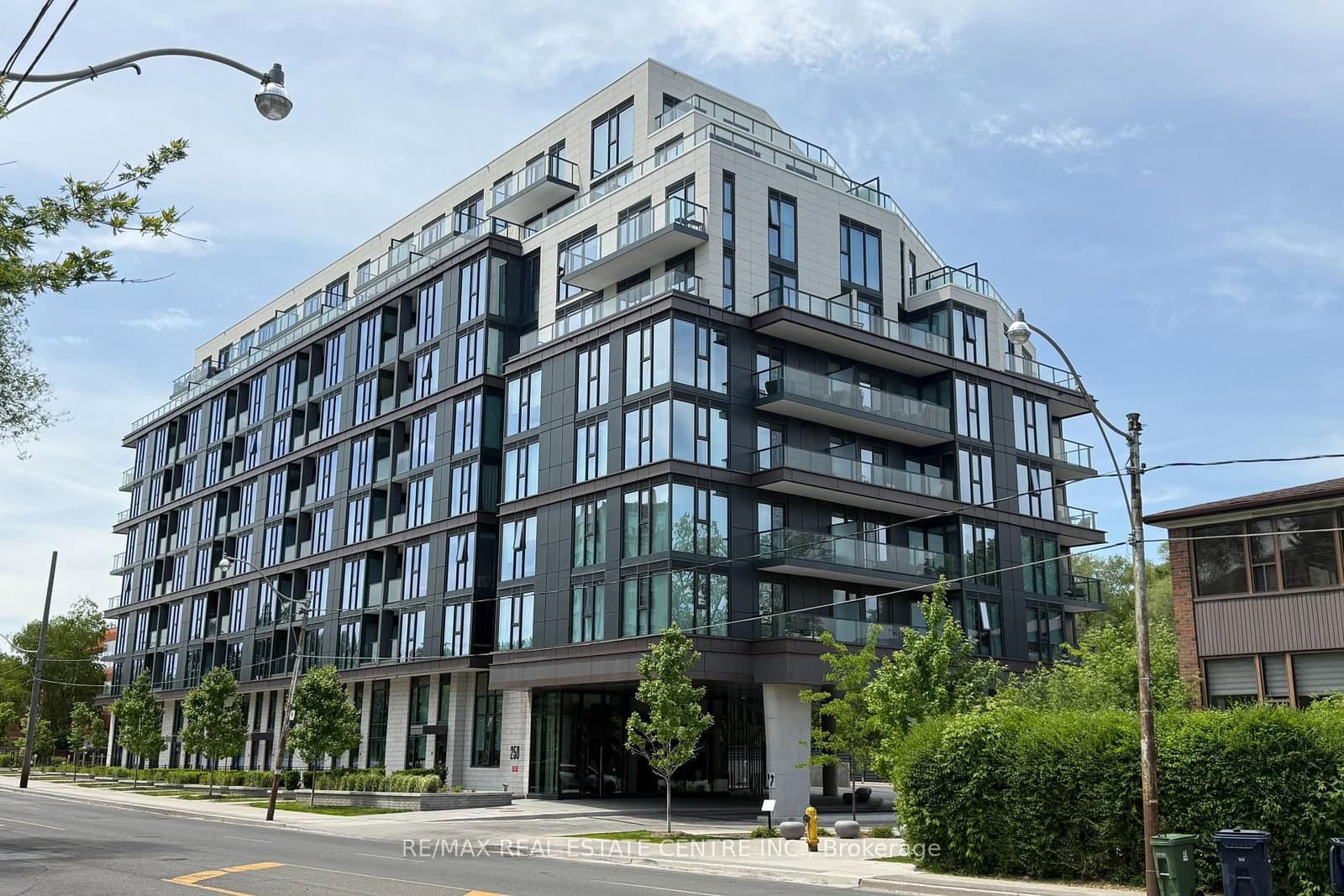 #422 - 250 Lawrence Avenue W