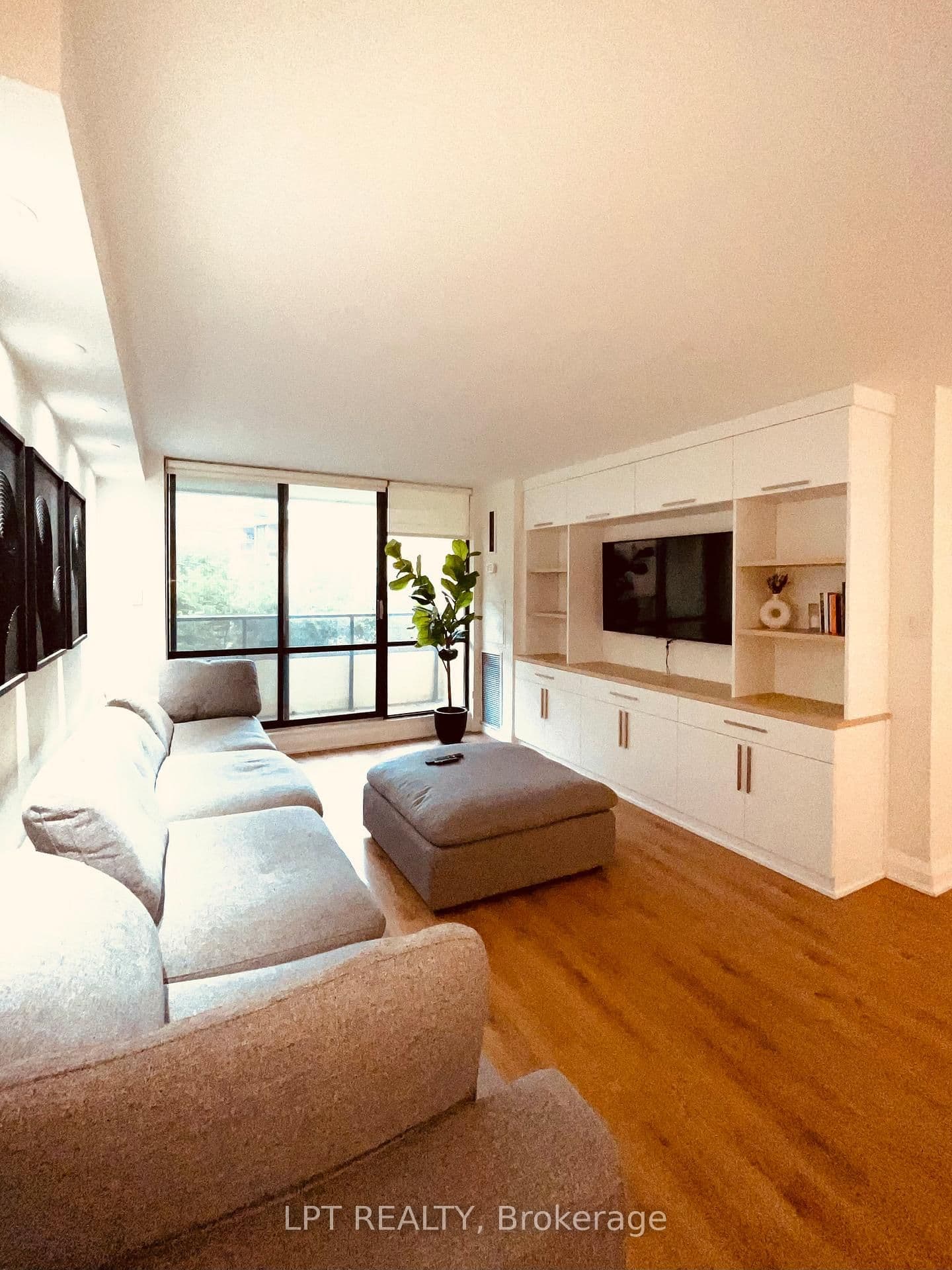 #402 - 22 Shallmar Boulevard