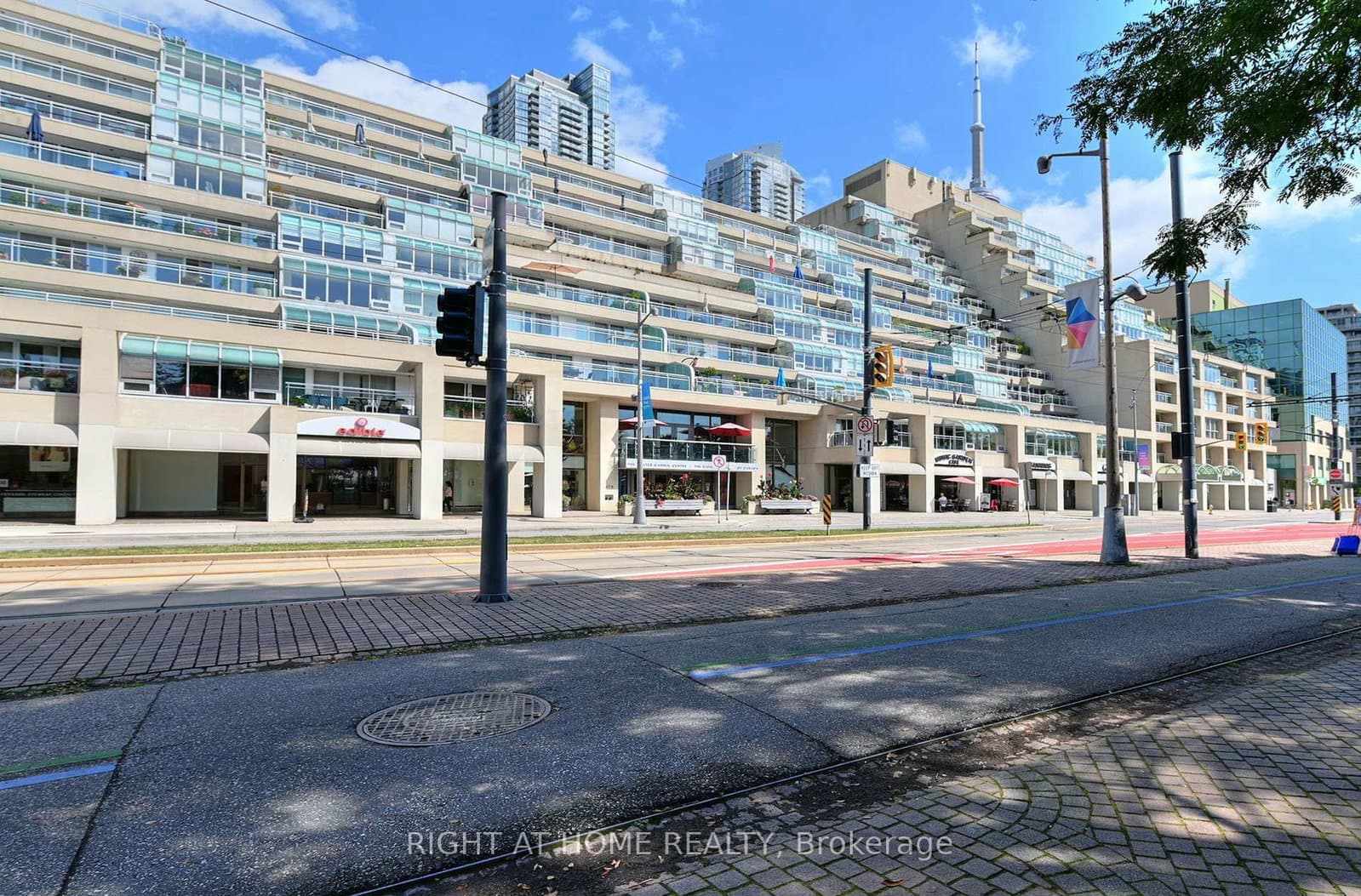 #202E - 460 Queens Quay W