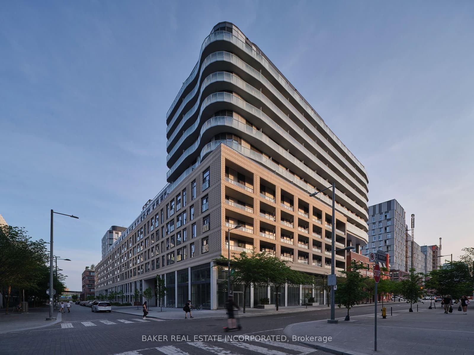 #611 - 425 Front Street E