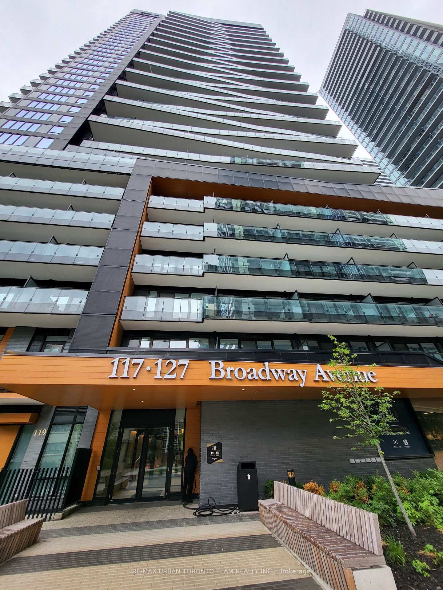 117 Broadway Avenue, Unit 3610