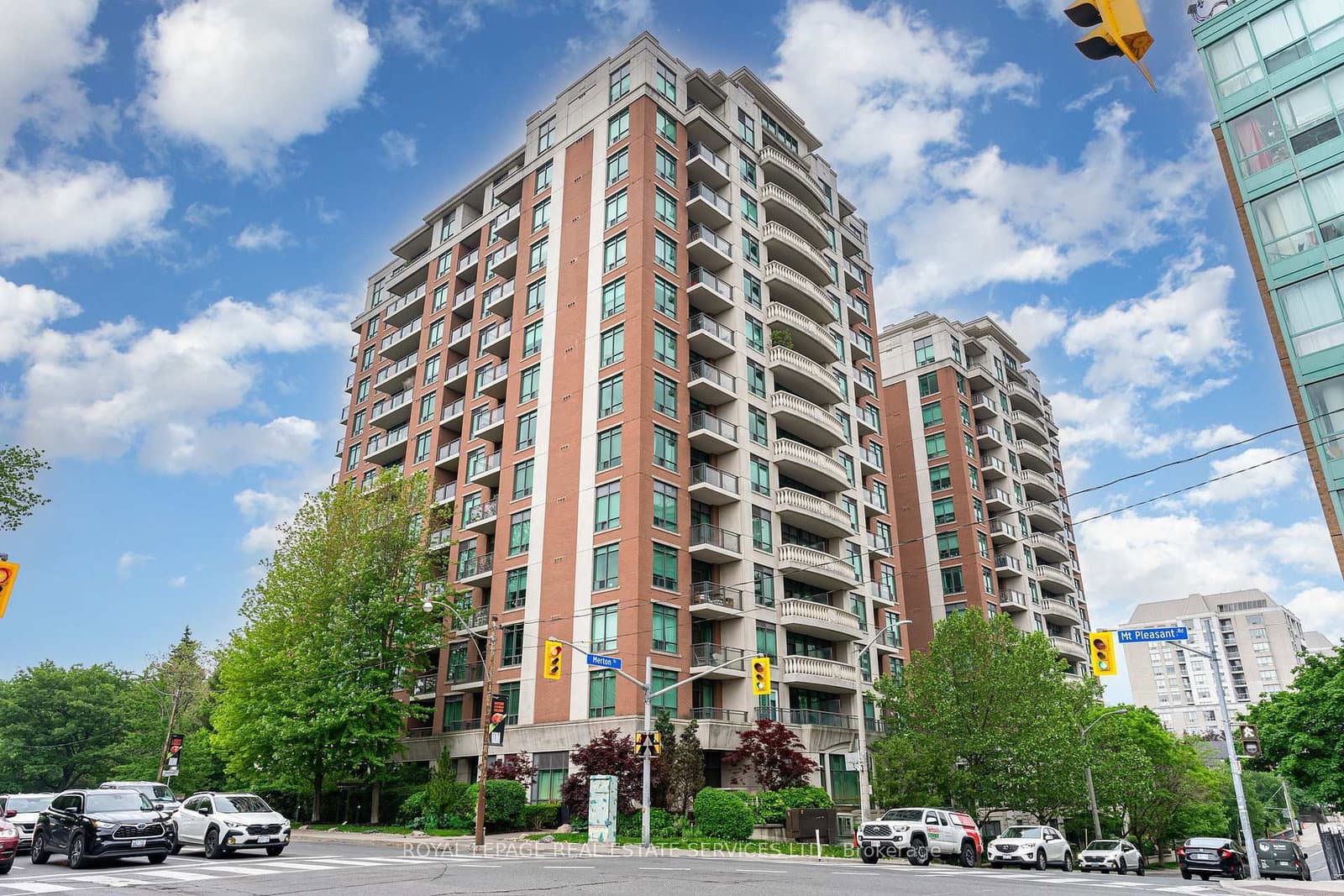 #1216 - 319 Merton Street E