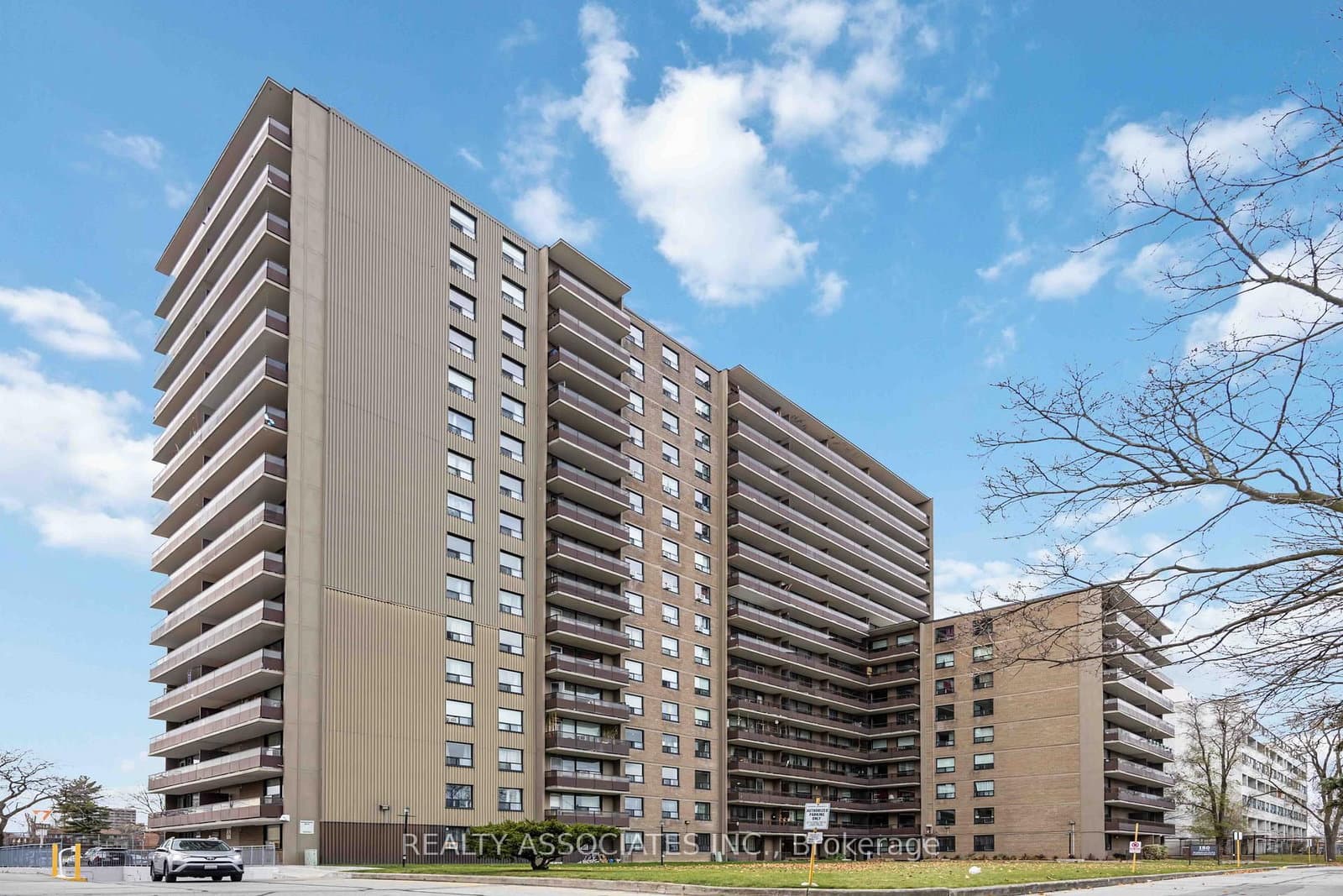 #811 - 180 Markham Road